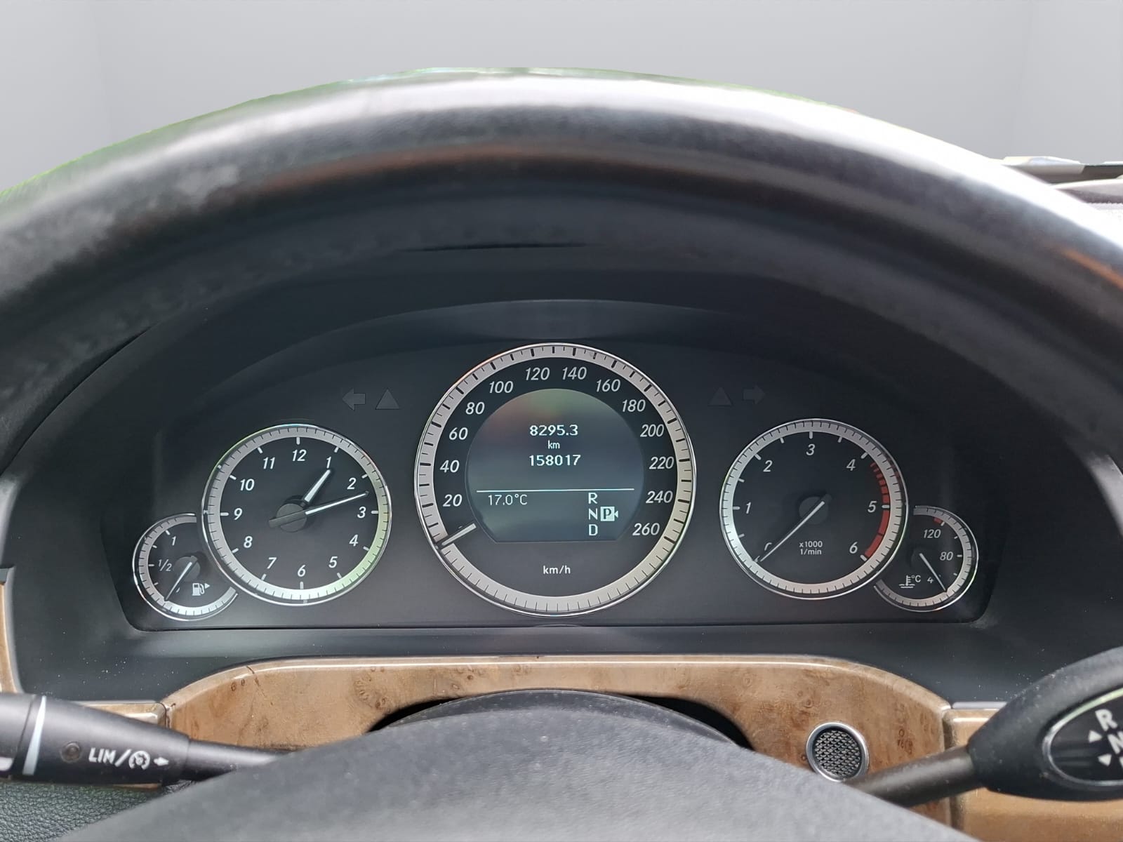 MERCEDES-BENZ E 350 CDI BlueEfficiency 4Matic 7G-Tronic-image-17
