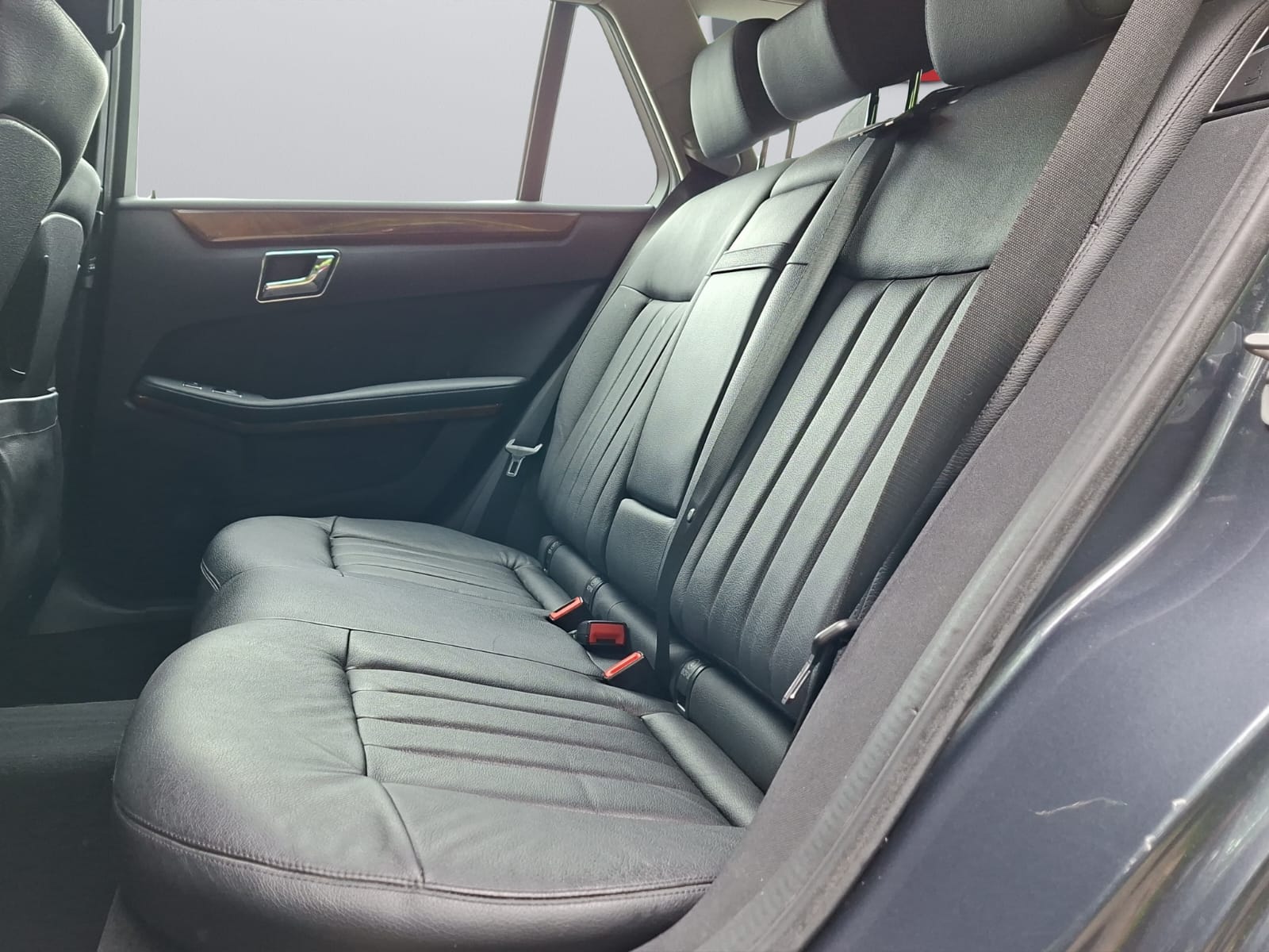 MERCEDES-BENZ E 350 CDI BlueEfficiency 4Matic 7G-Tronic-image-8