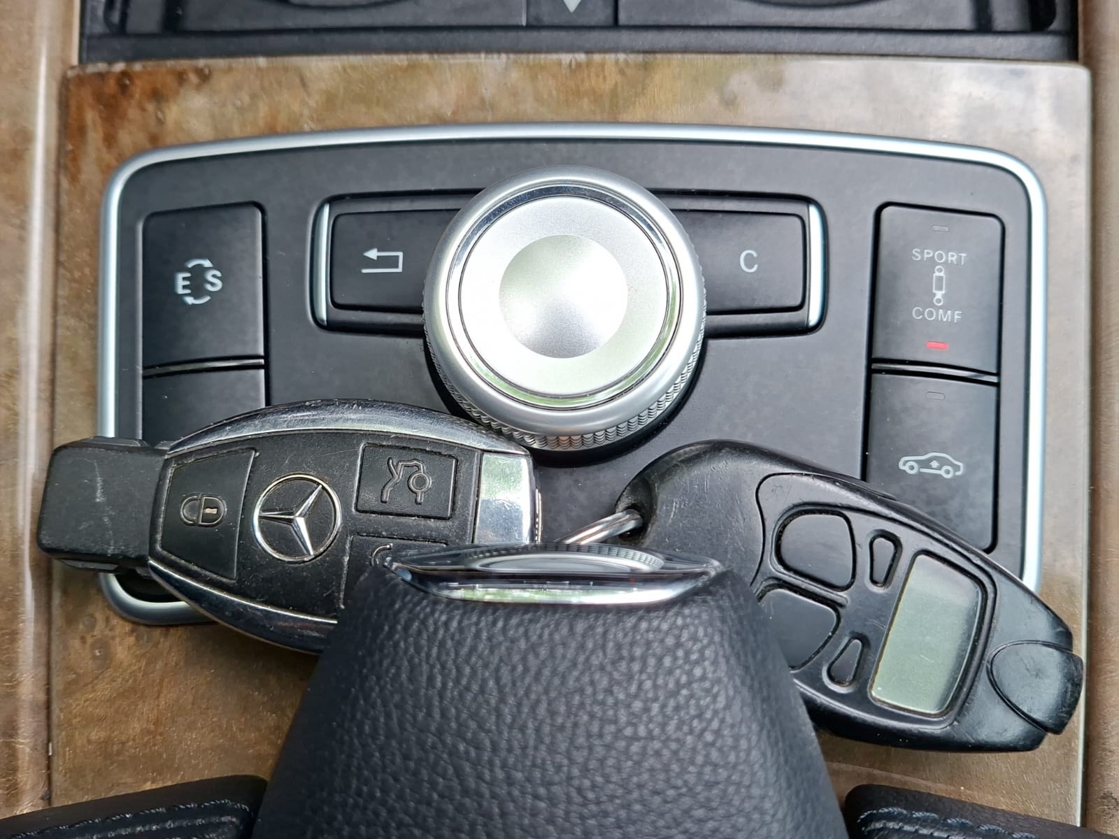 MERCEDES-BENZ E 350 CDI BlueEfficiency 4Matic 7G-Tronic-image-20