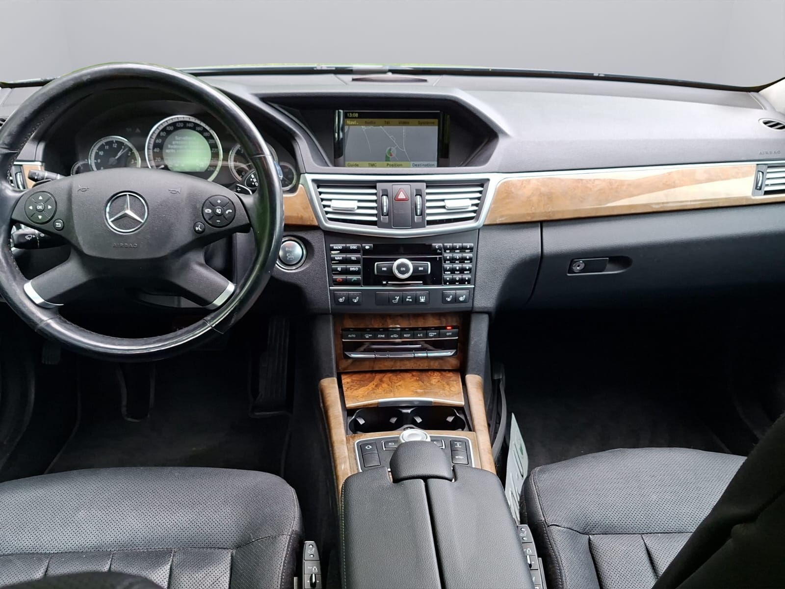 MERCEDES-BENZ E 350 CDI BlueEfficiency 4Matic 7G-Tronic-image-12