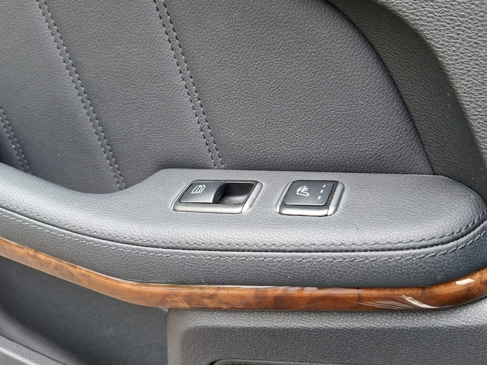 MERCEDES-BENZ E 350 CDI BlueEfficiency 4Matic 7G-Tronic-image-19
