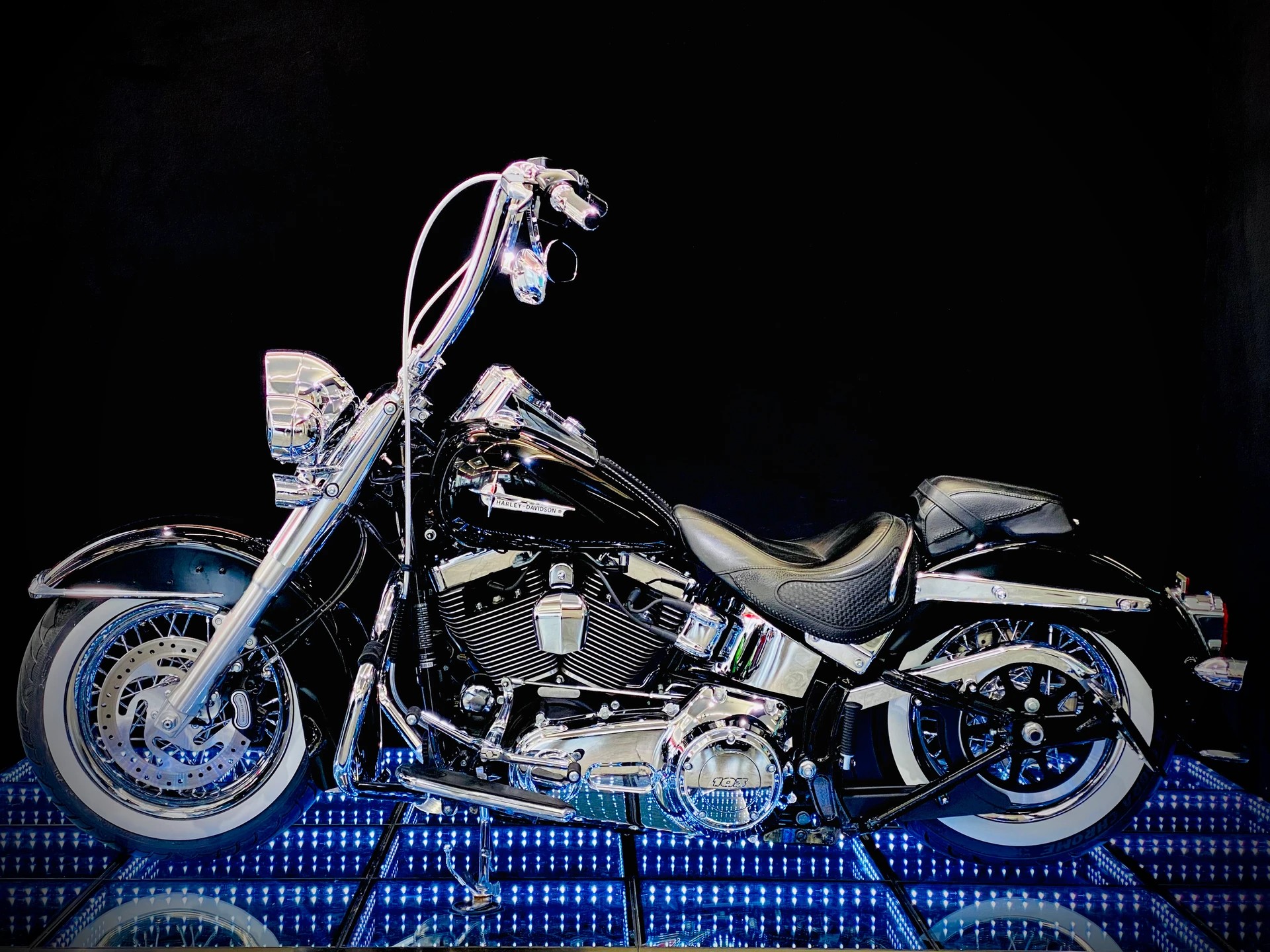 HARLEY-DAVIDSON FLSTN Deluxe *35kW*-showroom-element-3