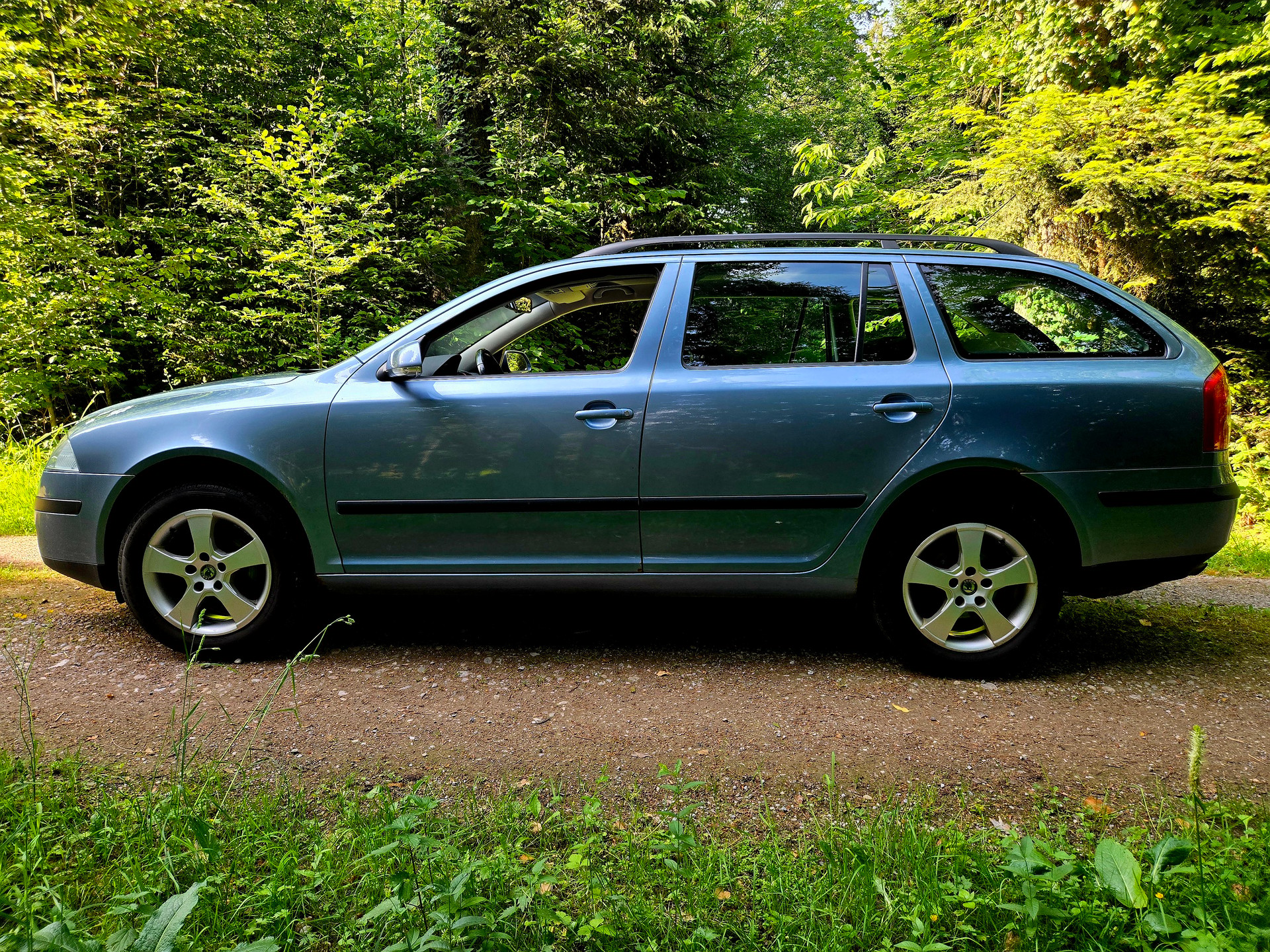 SKODA Octavia 2.0 FSI Swiss Adventure 4x4-image-2