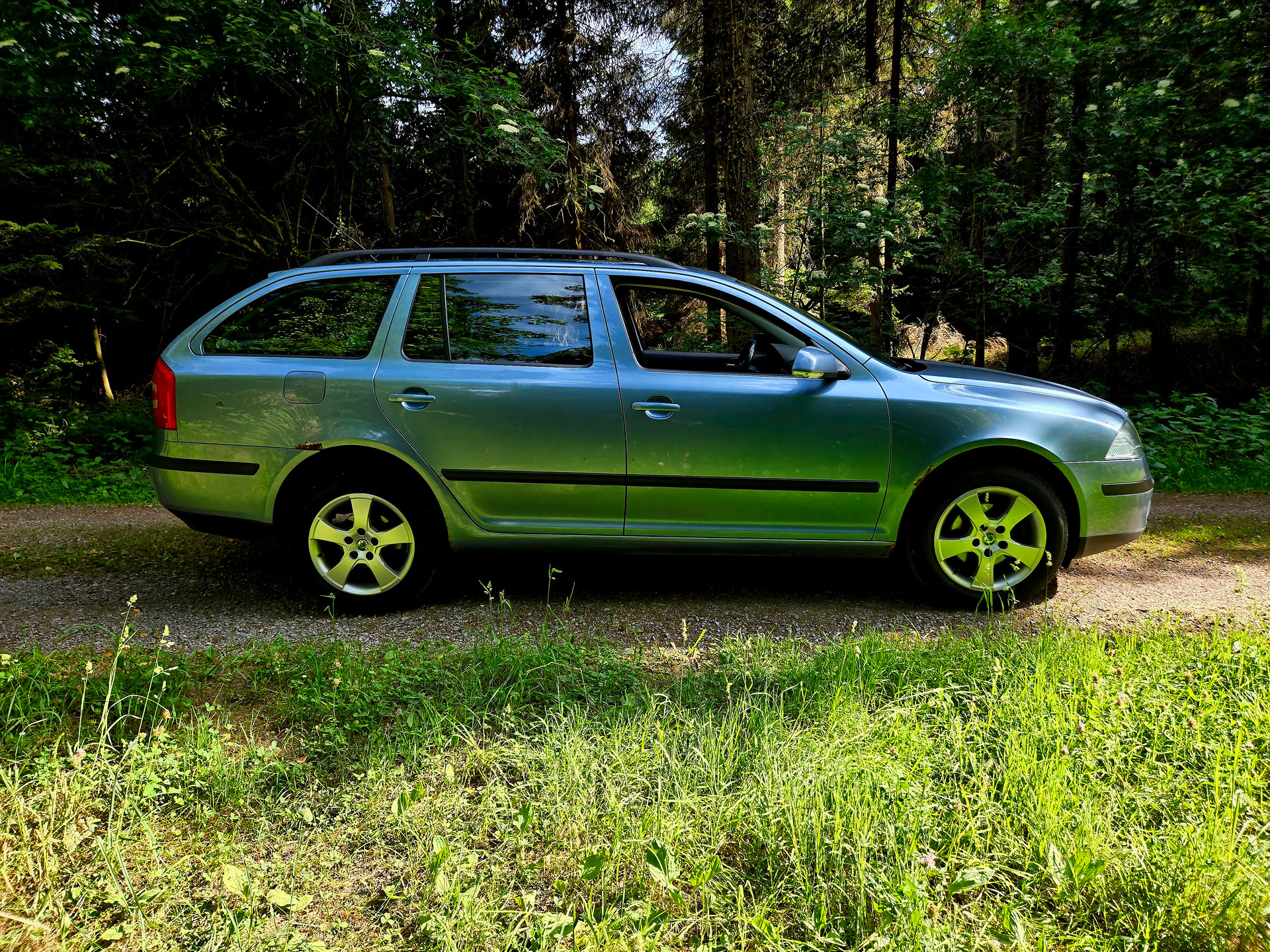 SKODA Octavia 2.0 FSI Swiss Adventure 4x4-image-9