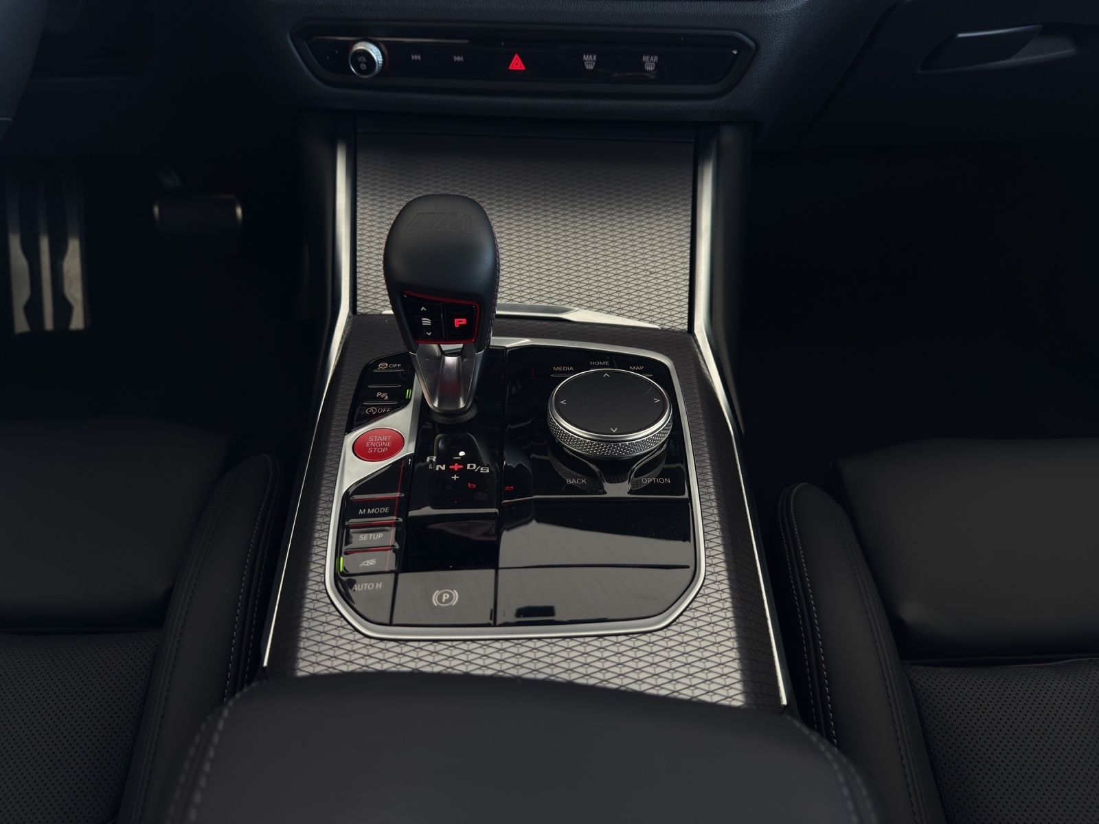 BMW M4 Coupé Competition M xDrive-image-24