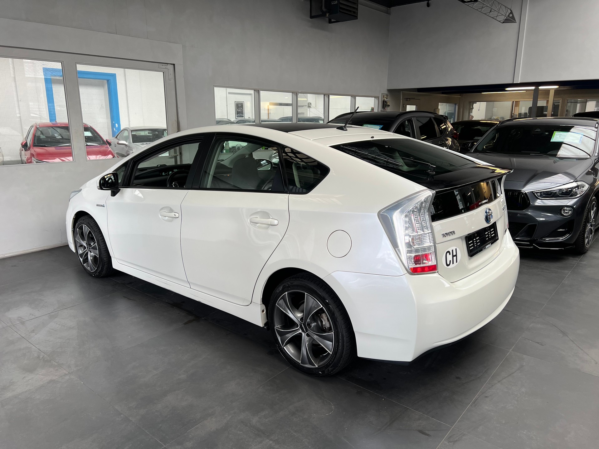 TOYOTA Prius 1.8 16V HSD Sol Premium-image-1