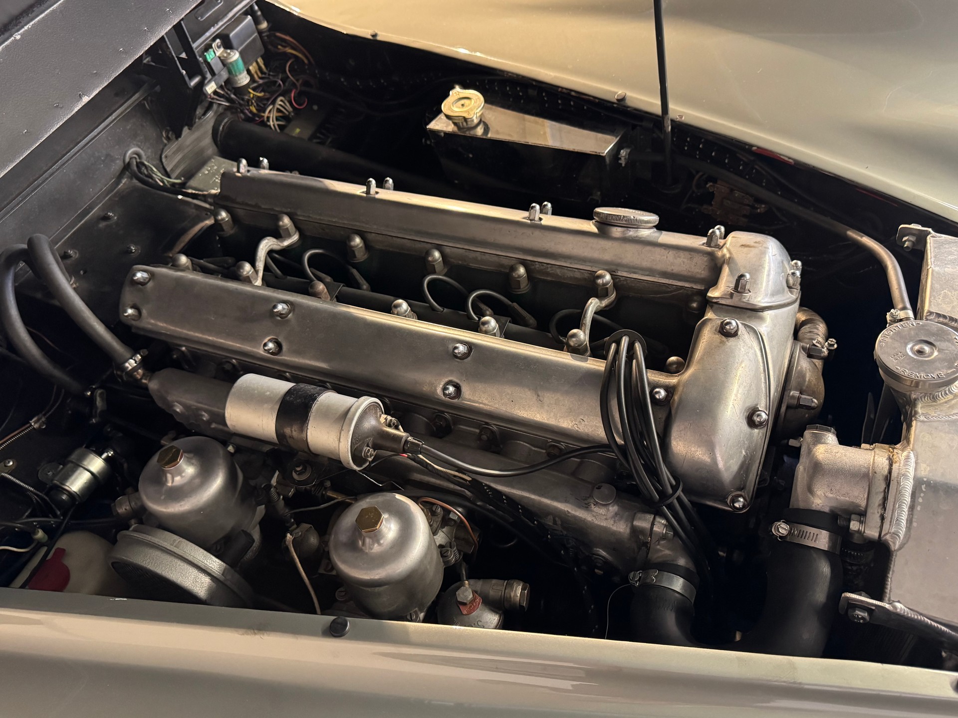 JAGUAR XK120 Coupé-image-23