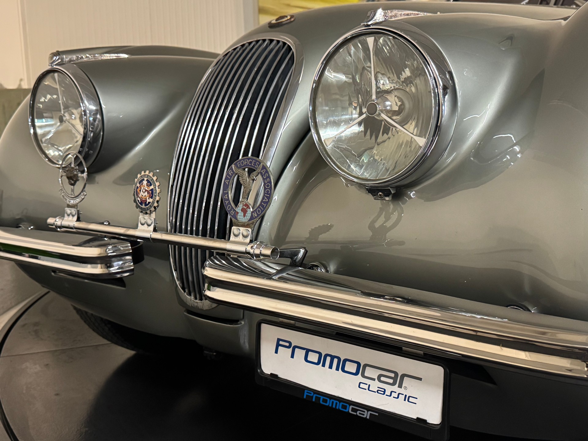 JAGUAR XK120 Coupé-image-10