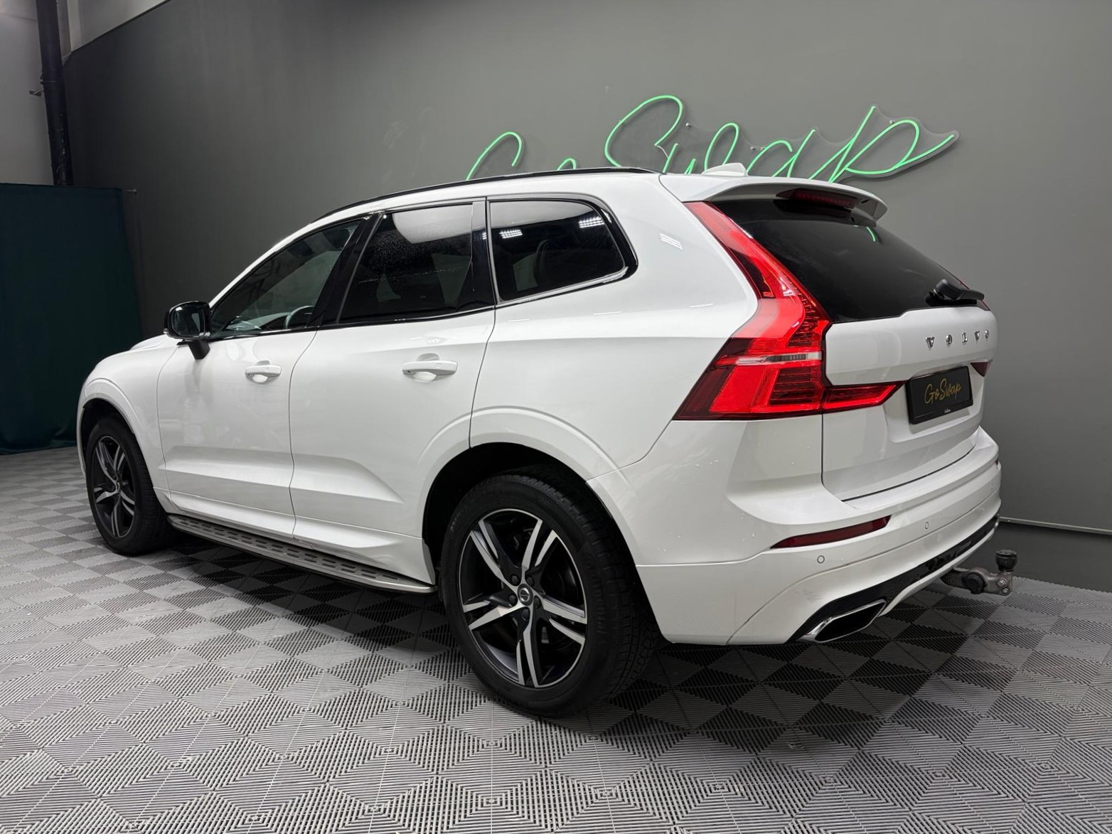 VOLVO XC60 B5 Benzin Mild Hybrid AWD R-Design Geartronic-image-9