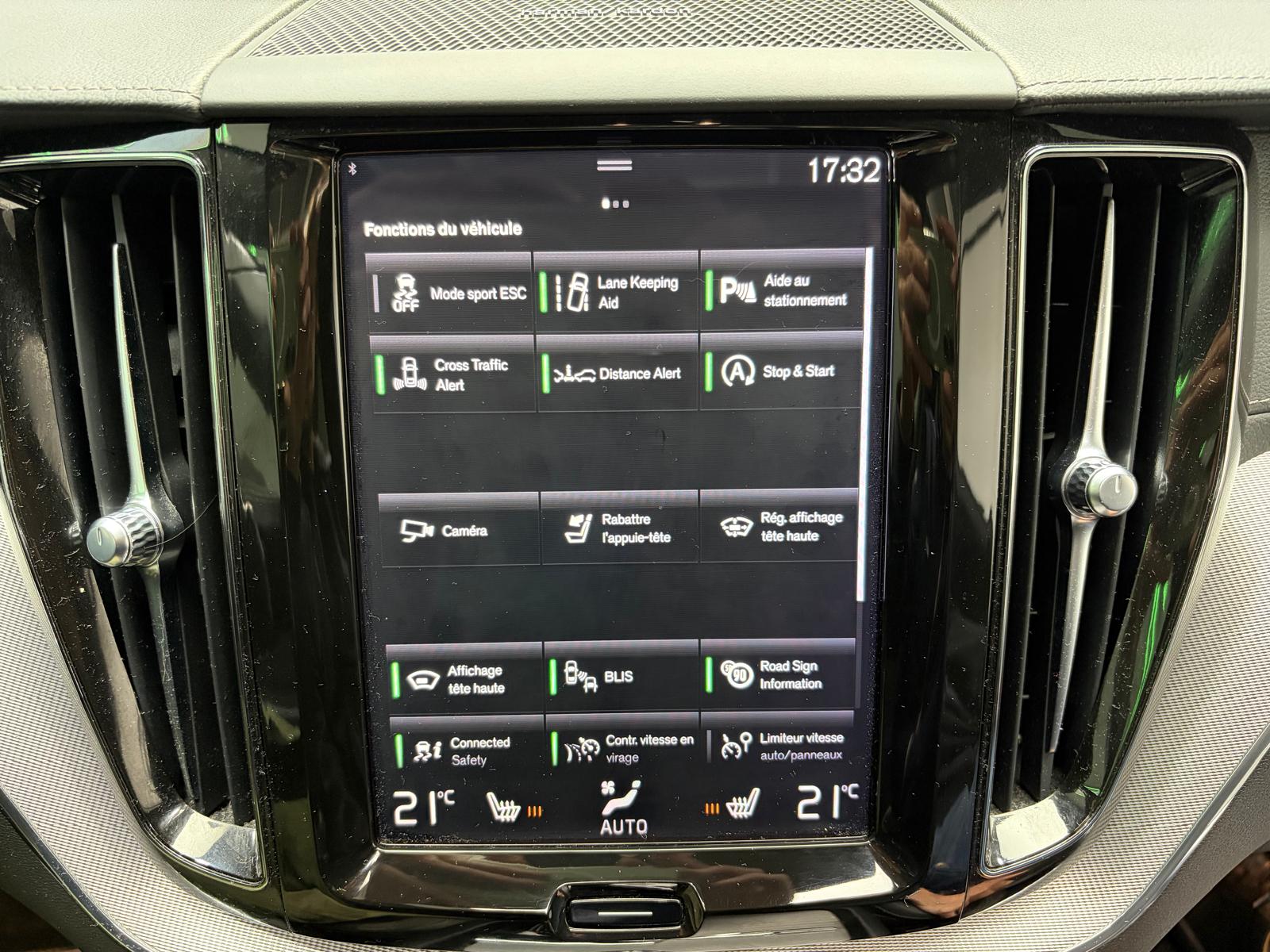 VOLVO XC60 B5 Benzin Mild Hybrid AWD R-Design Geartronic-image-25
