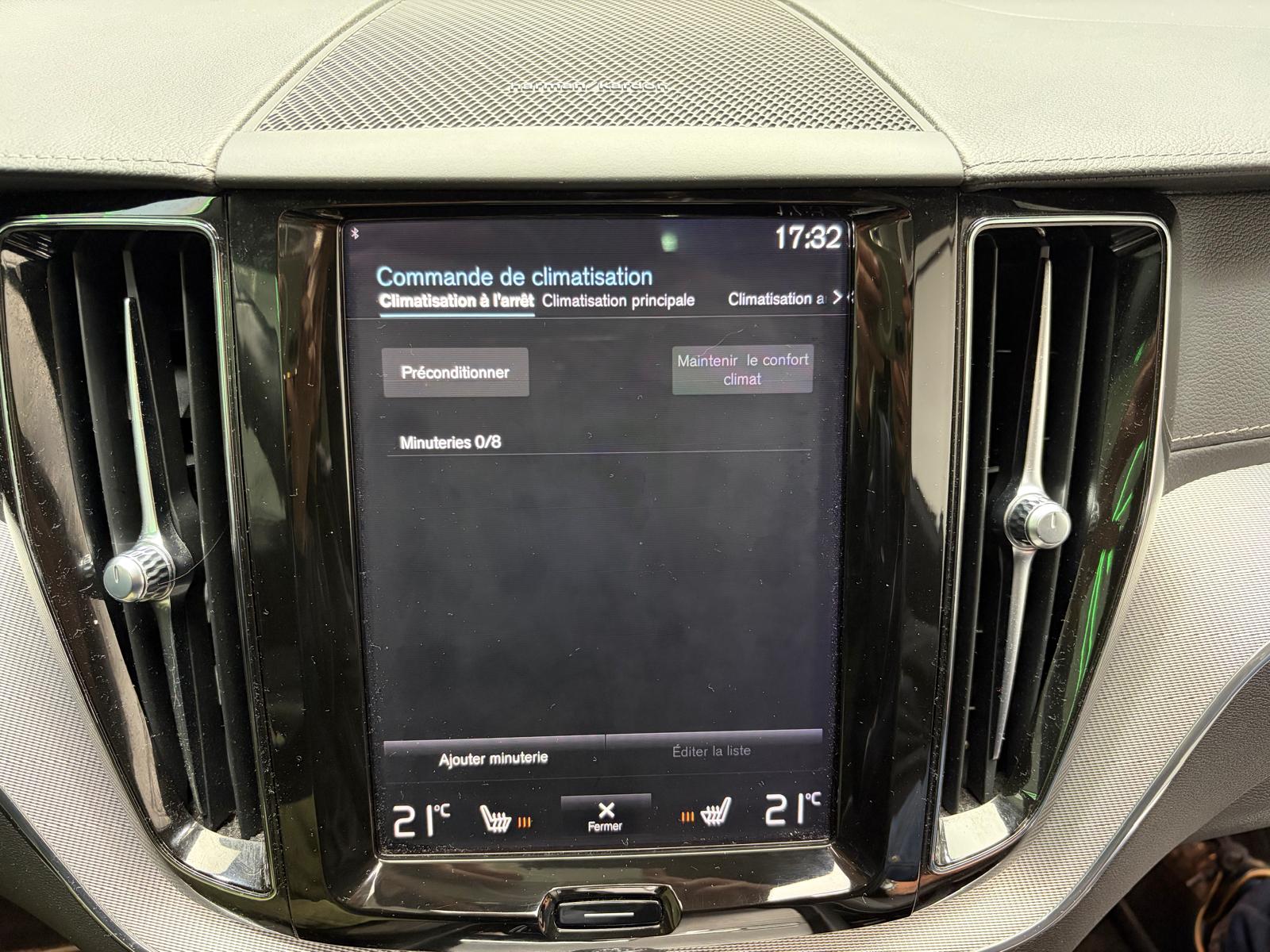 VOLVO XC60 B5 Benzin Mild Hybrid AWD R-Design Geartronic-image-27
