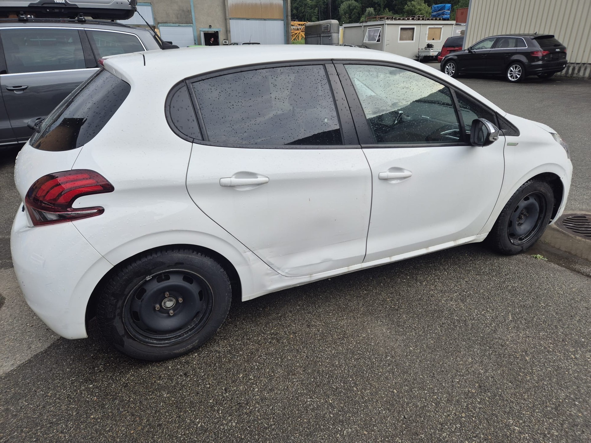 PEUGEOT 208 1.2 PureTech Style-image-4