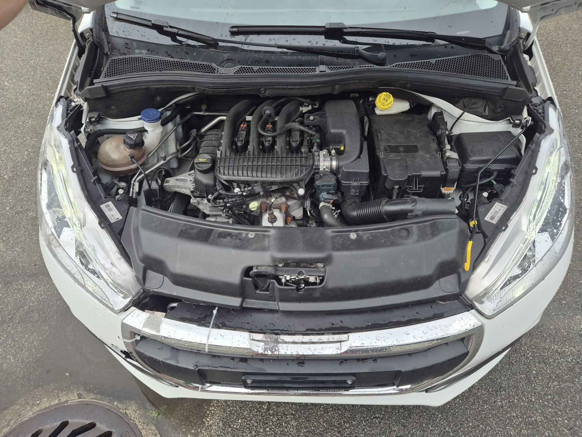 PEUGEOT 208 1.2 PureTech Style-image-9