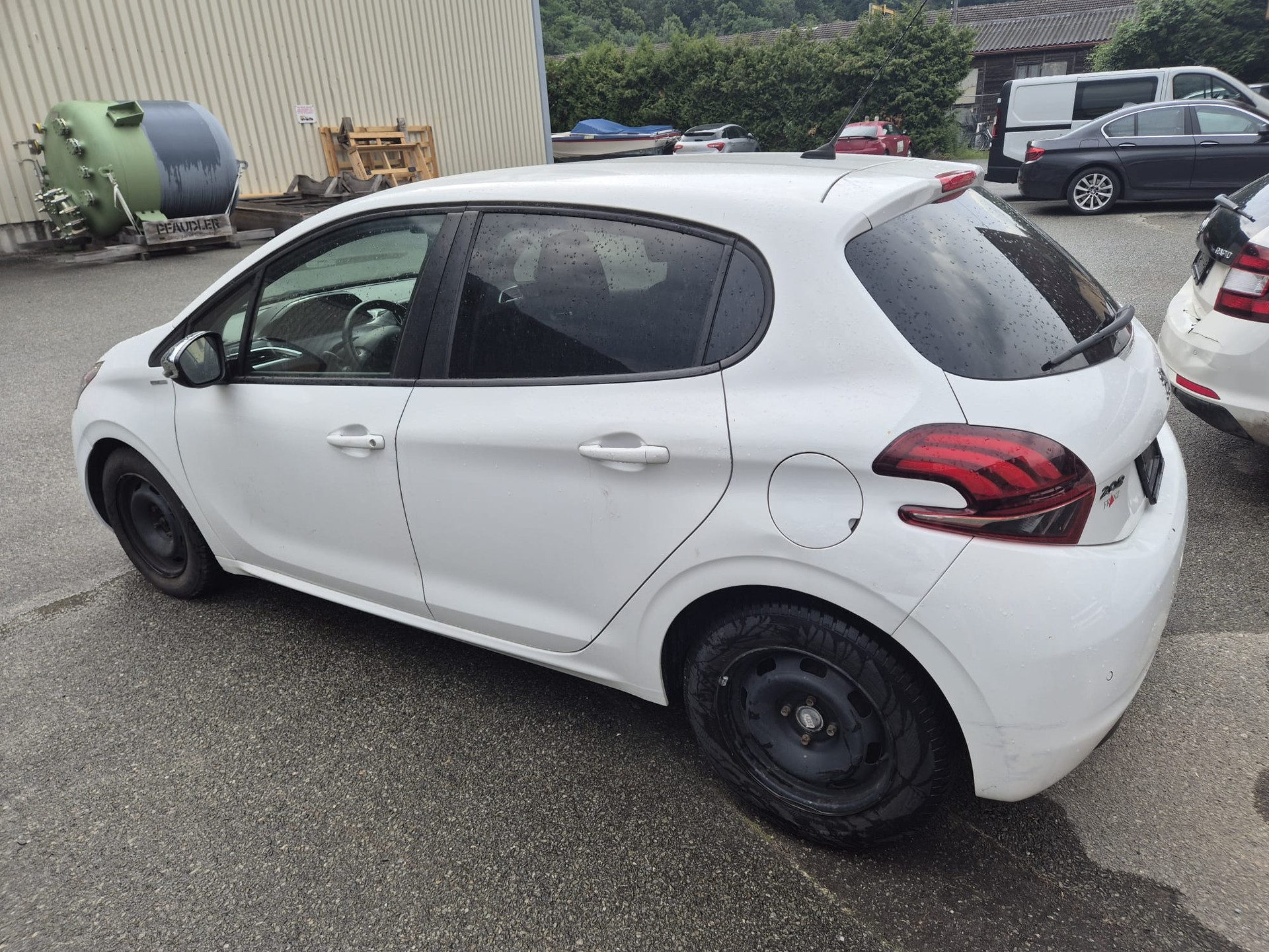PEUGEOT 208 1.2 PureTech Style-image-5