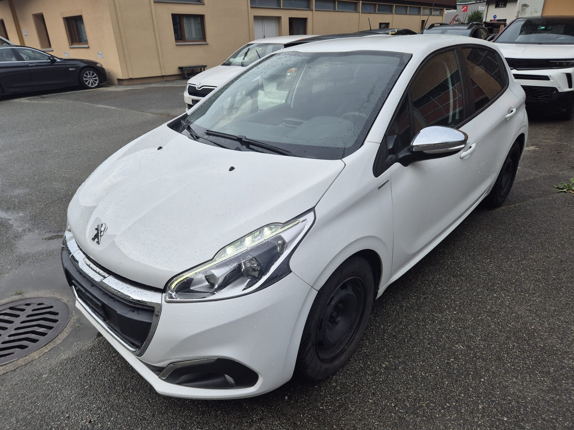 PEUGEOT 208 1.2 PureTech Style-image-2