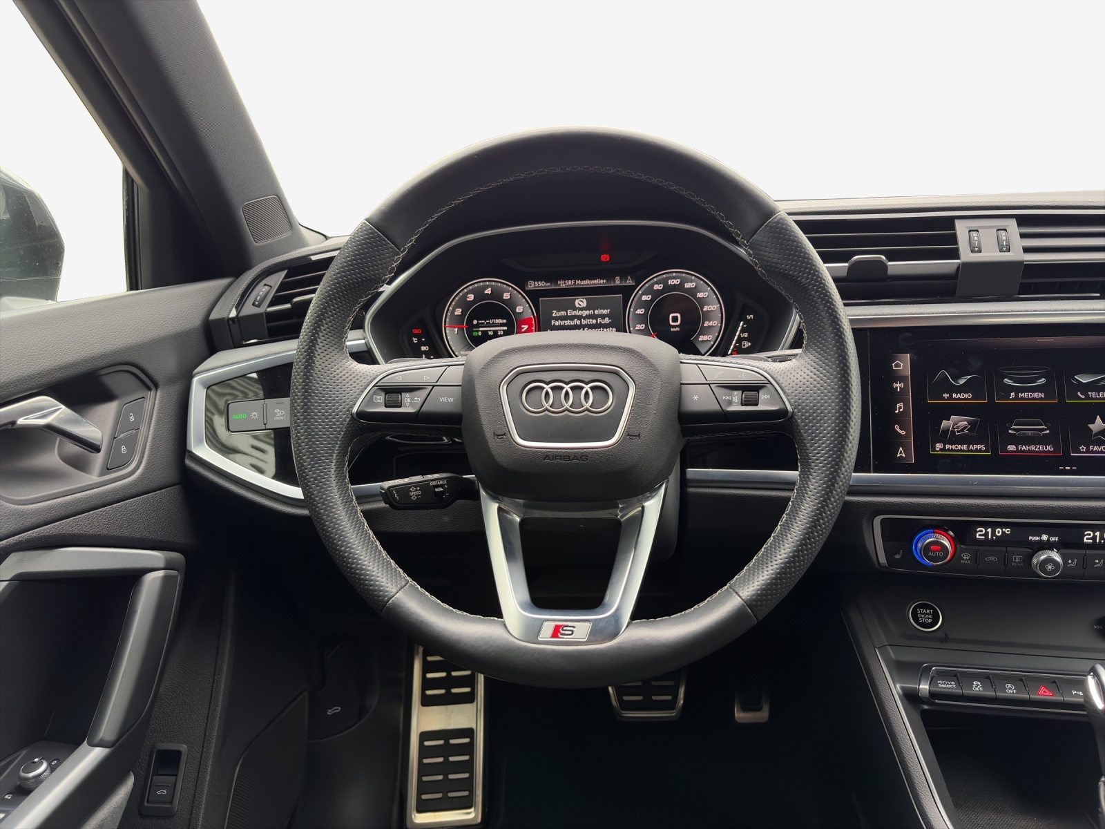 AUDI Q3 35 TFSI S line Attraction S-tronic-image-9