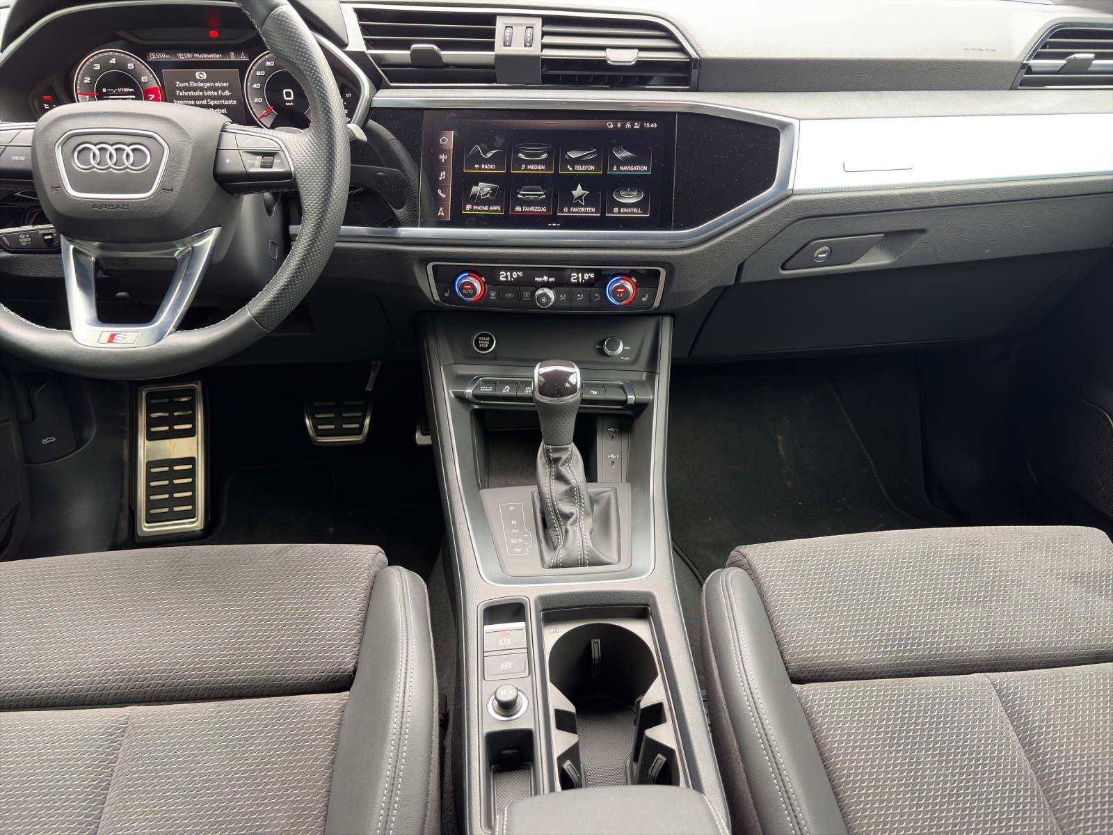 AUDI Q3 35 TFSI S line Attraction S-tronic-image-10