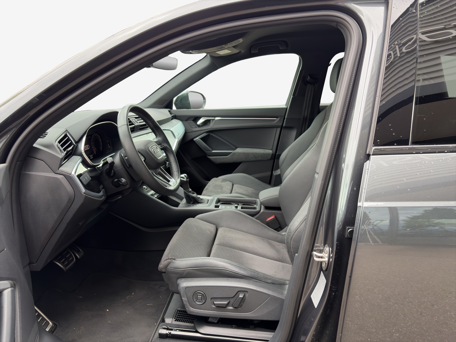 AUDI Q3 35 TFSI S line Attraction S-tronic-image-7