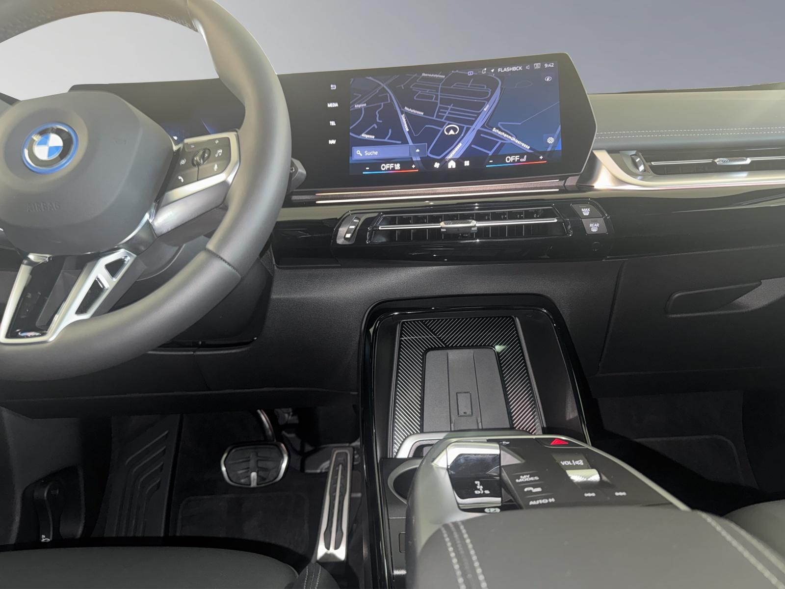 BMW X1 30e xDrive paddles-image-12