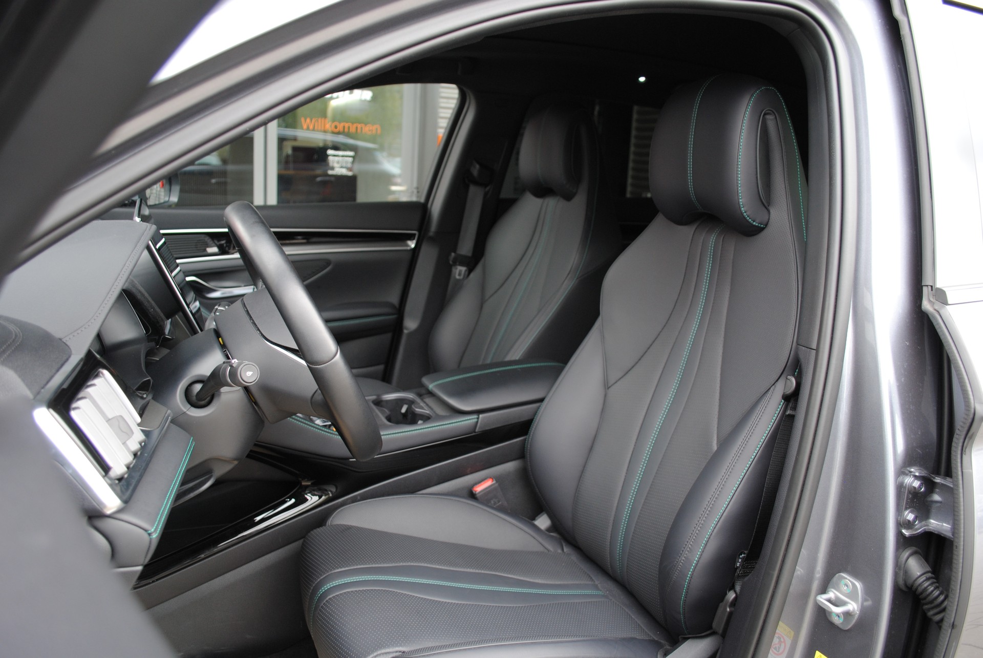 BYD Seal U DM-i Design AWD-image-9