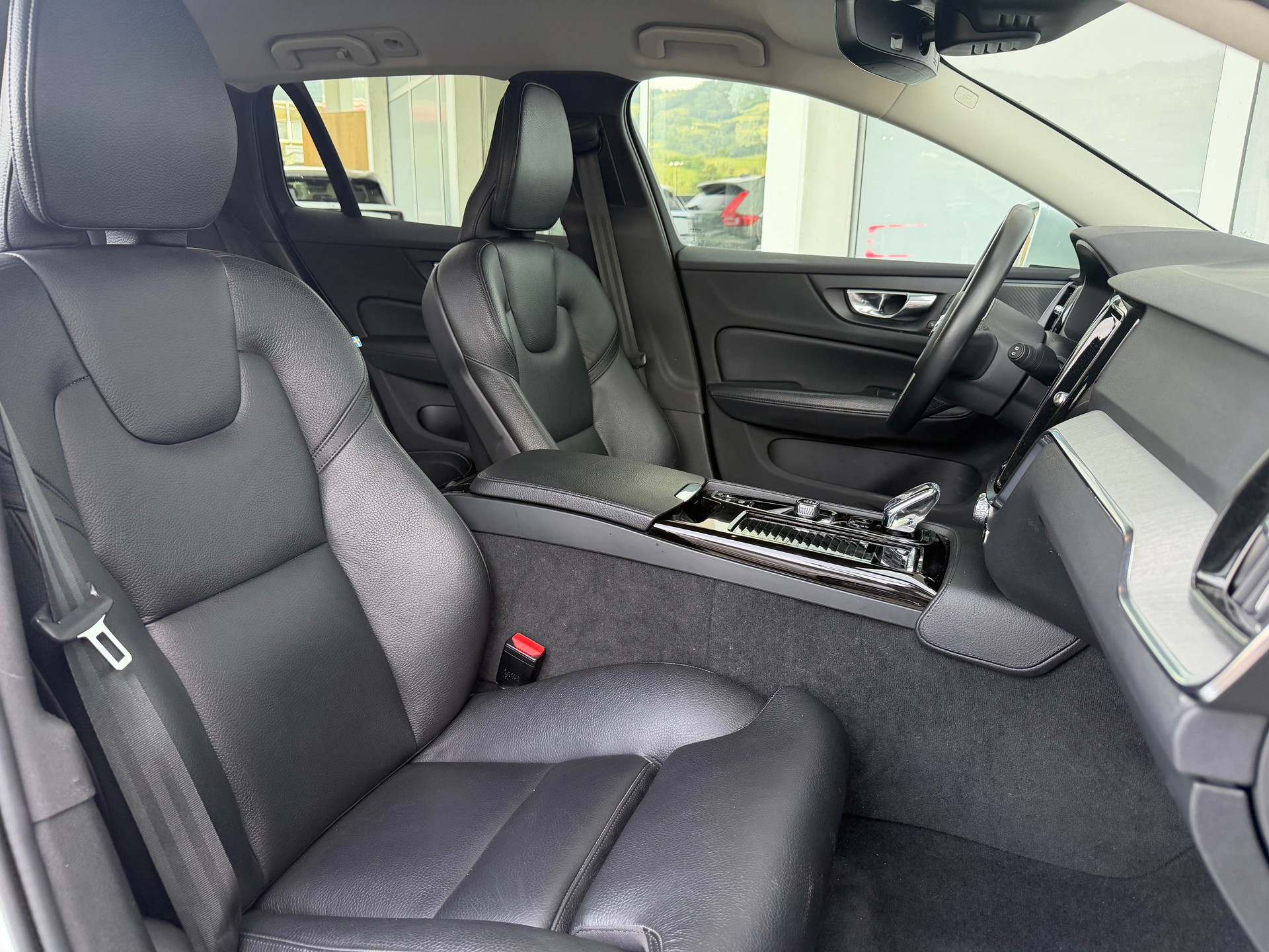VOLVO V60 T6 eAWD Twin Engine Inscription Geartronic-image-3