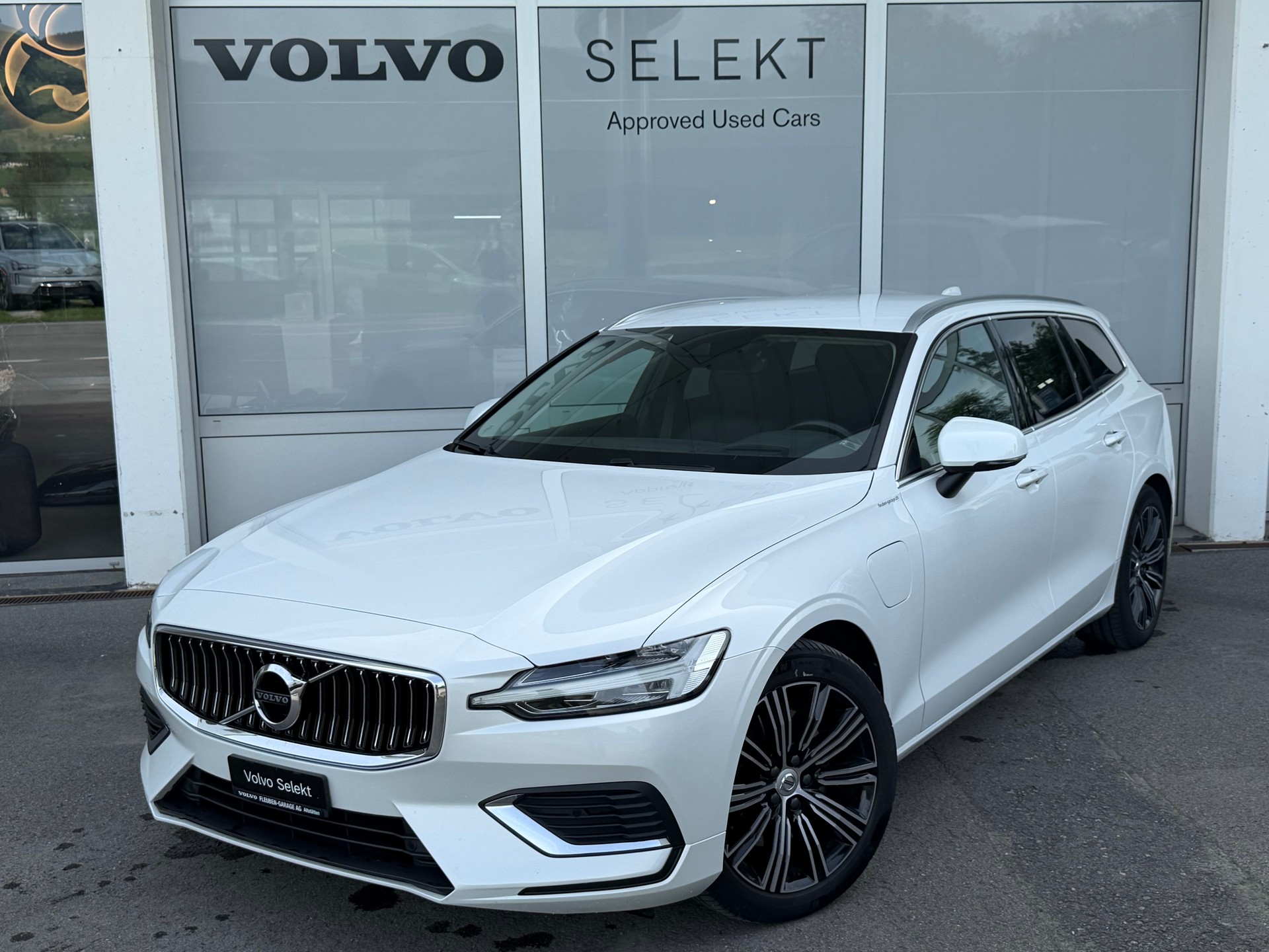 VOLVO V60 T6 eAWD Twin Engine Inscription Geartronic-image-0
