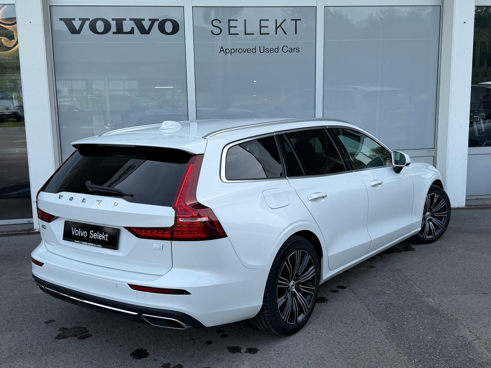 VOLVO V60 T6 eAWD Twin Engine Inscription Geartronic-image-1