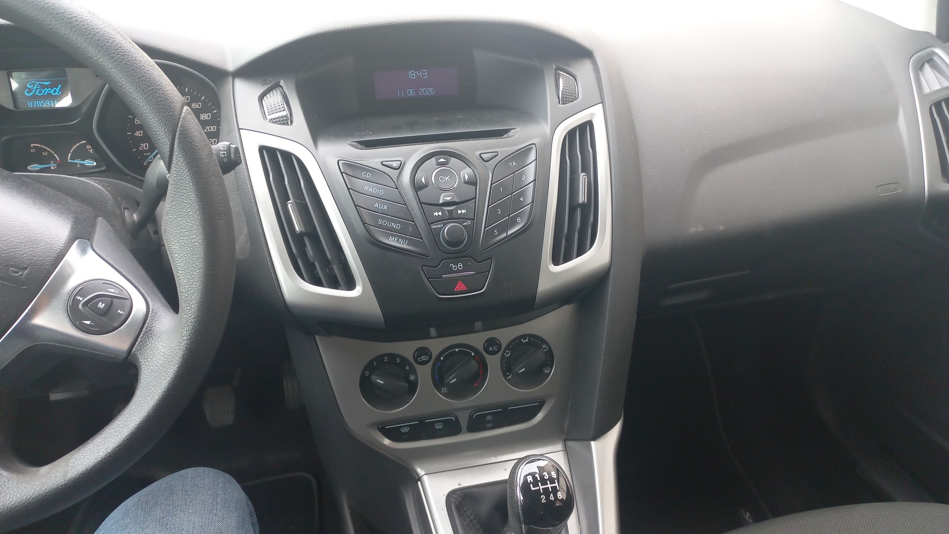 FORD Focus 1.0 SCTi Titanium-image-8