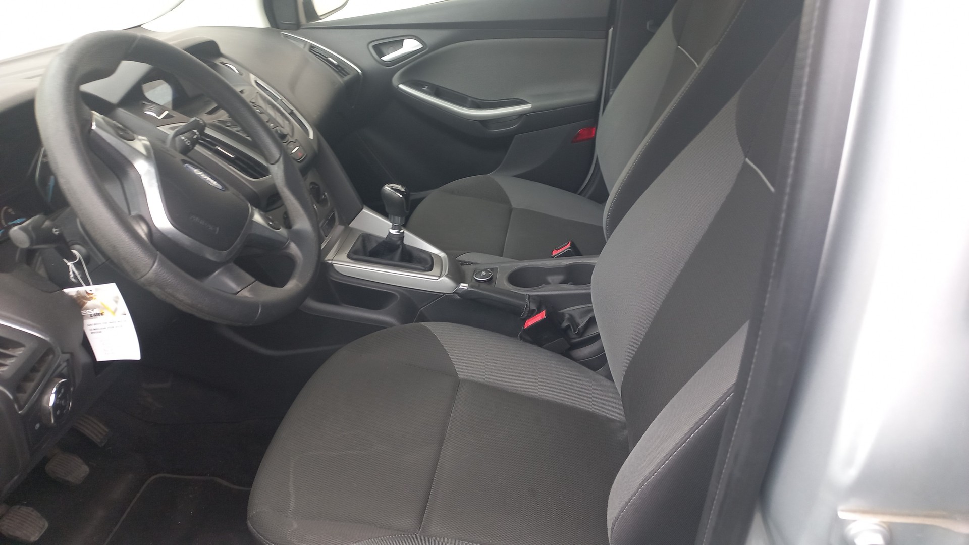 FORD Focus 1.0 SCTi Titanium-image-6