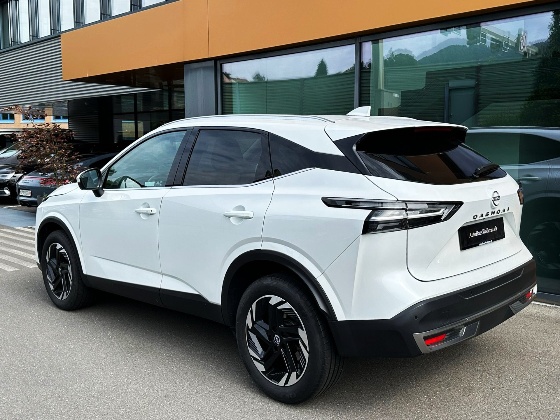 NISSAN Qashqai 1.3 DIG-T MHEV N-Connecta Xtronic-image-4