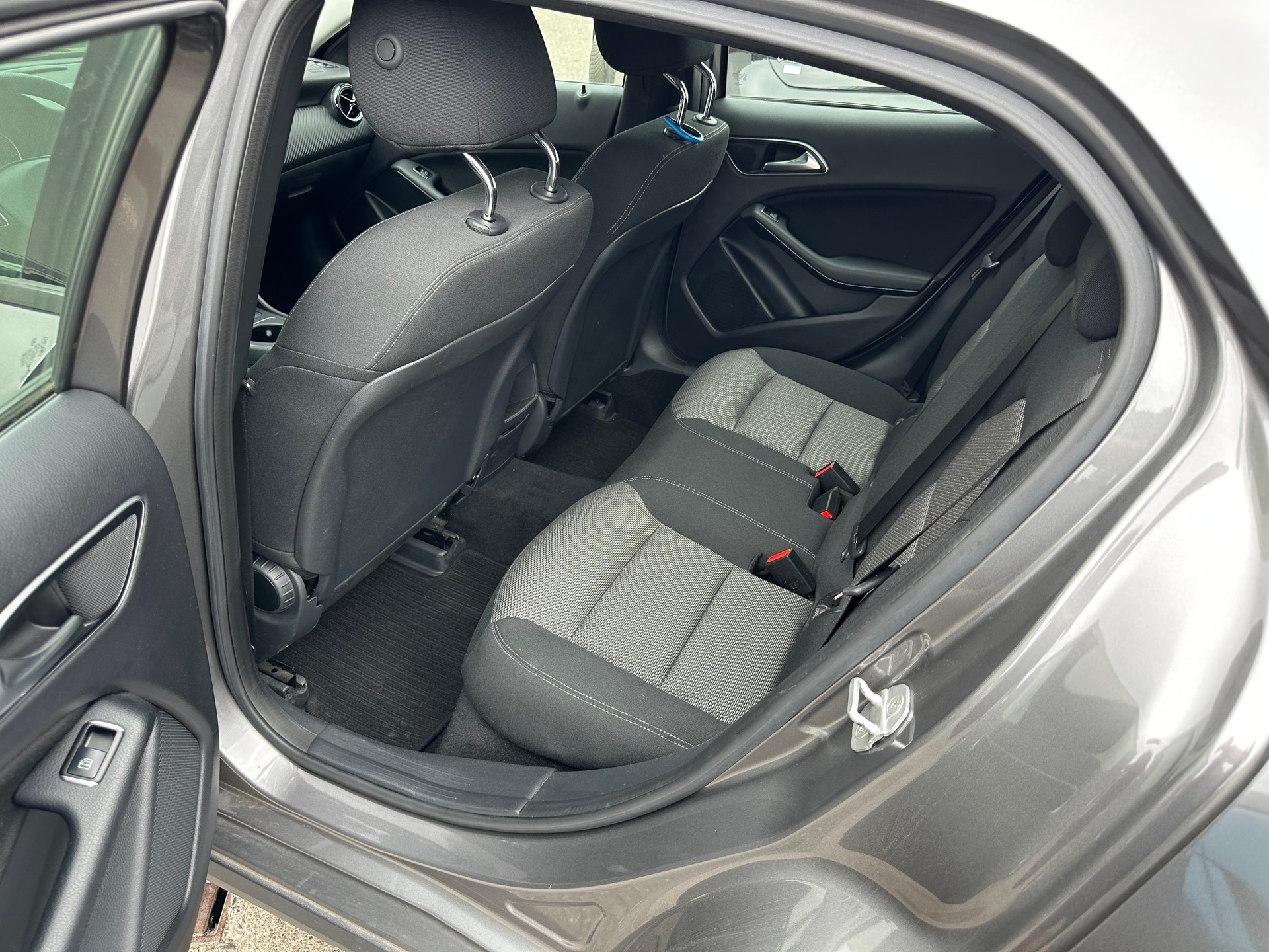MERCEDES-BENZ GLA 200 CDI Swiss Star Edition 4Matic 7G-DCT-image-11