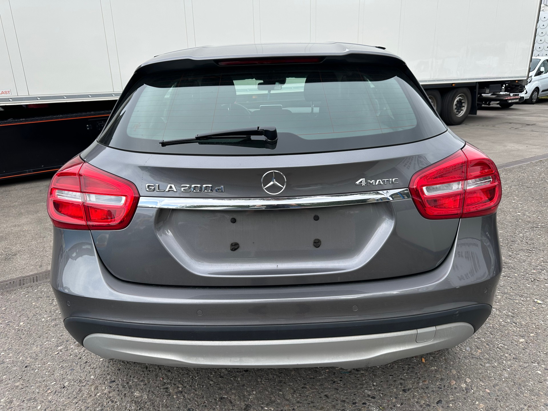 MERCEDES-BENZ GLA 200 CDI Swiss Star Edition 4Matic 7G-DCT-image-4