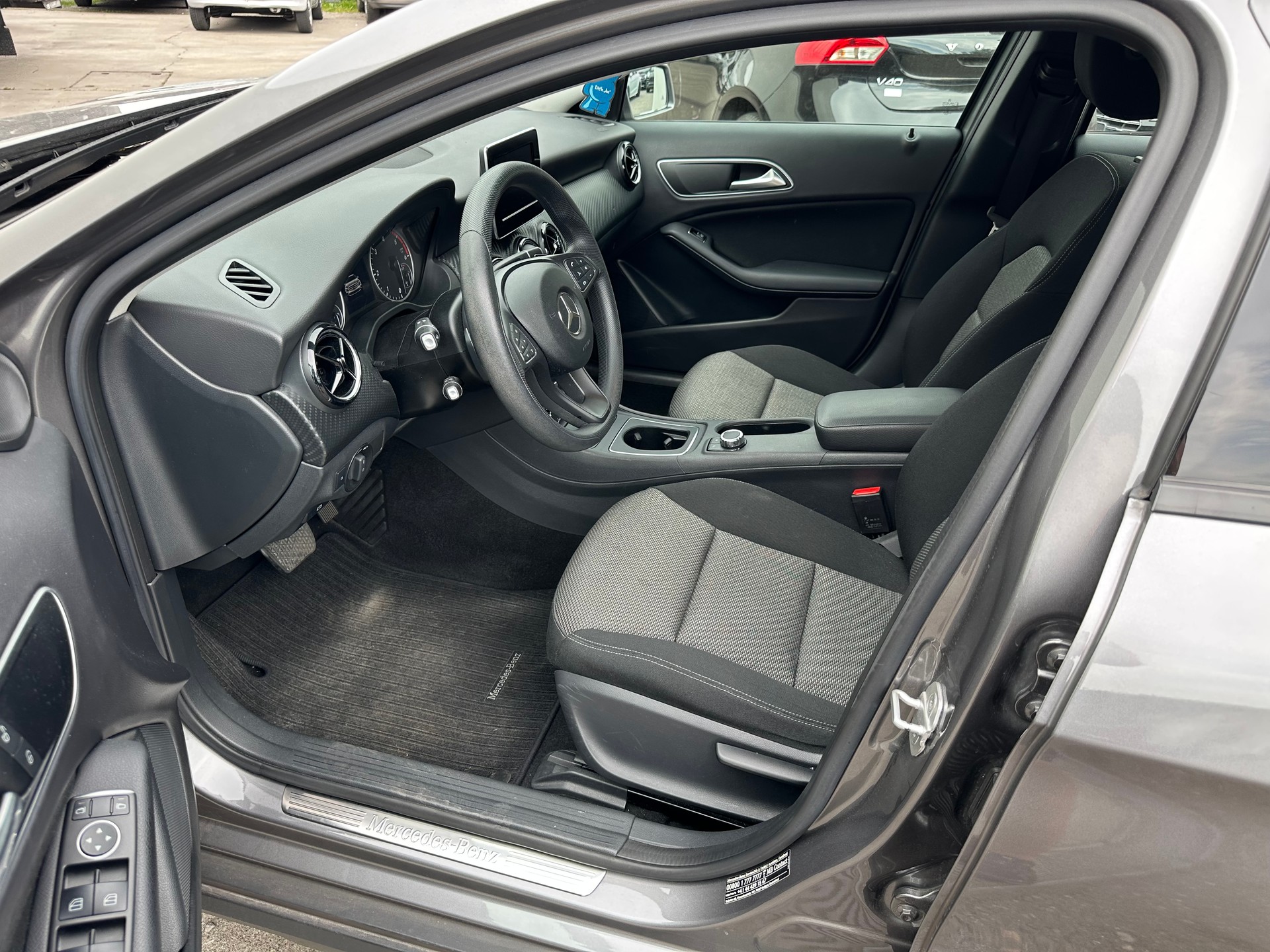 MERCEDES-BENZ GLA 200 CDI Swiss Star Edition 4Matic 7G-DCT-image-12