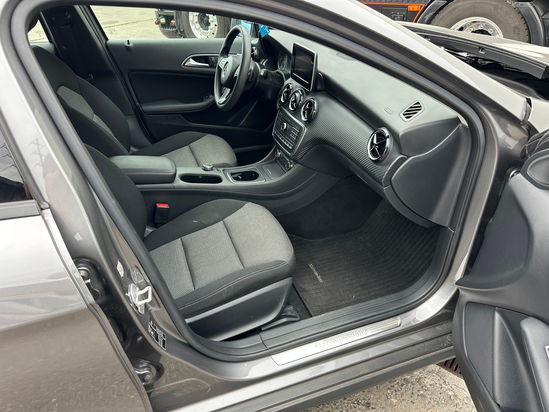 MERCEDES-BENZ GLA 200 CDI Swiss Star Edition 4Matic 7G-DCT-image-8