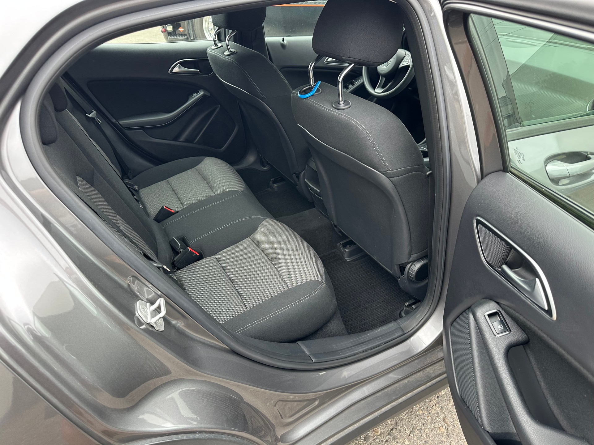 MERCEDES-BENZ GLA 200 CDI Swiss Star Edition 4Matic 7G-DCT-image-7