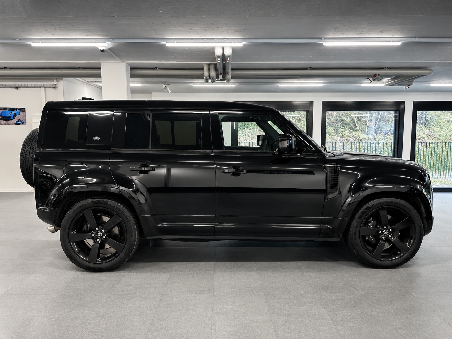 LAND ROVER Defender 5.0 V8 SC-image-2