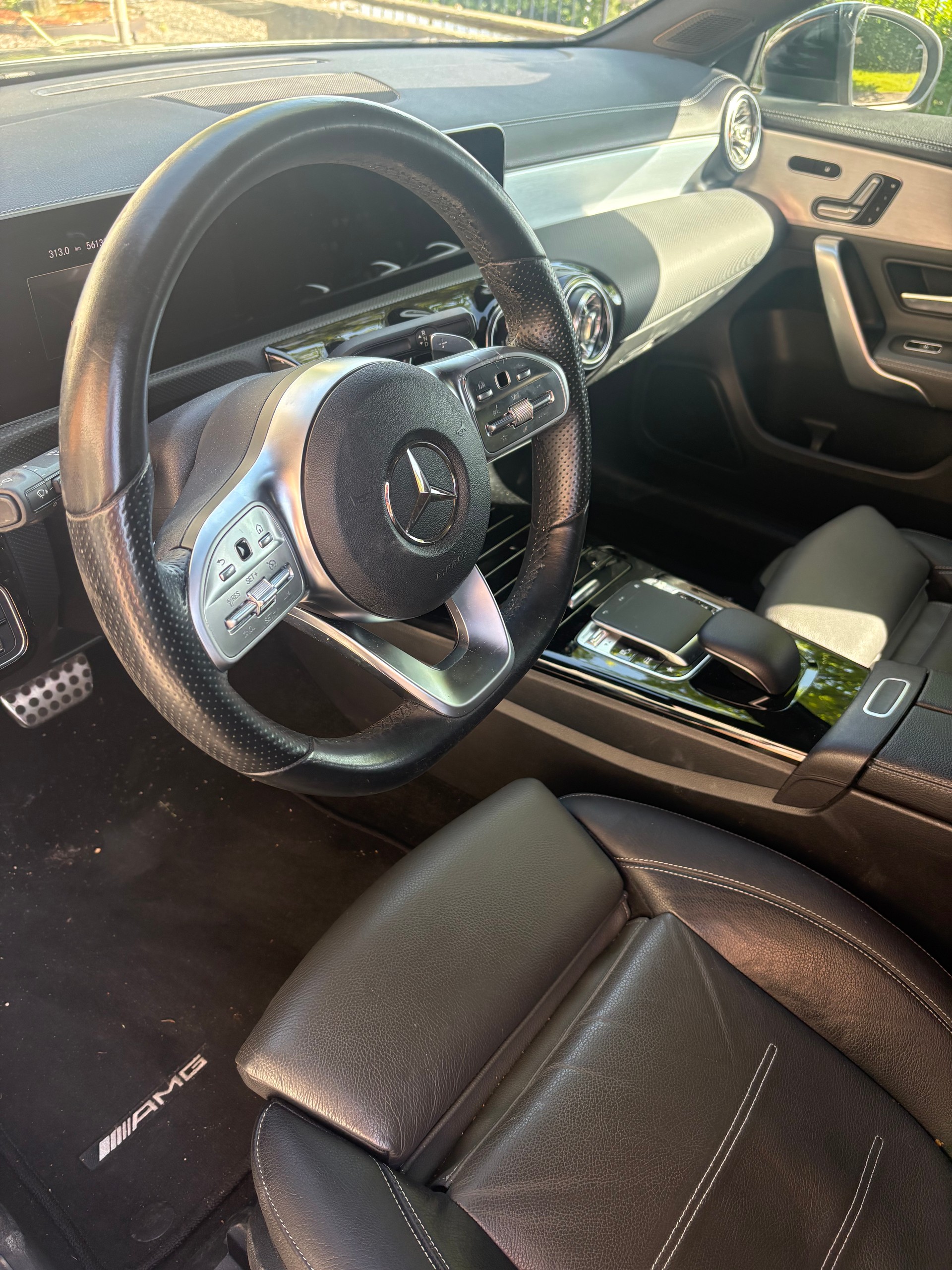 MERCEDES-BENZ A 250 AMG Line-image-3