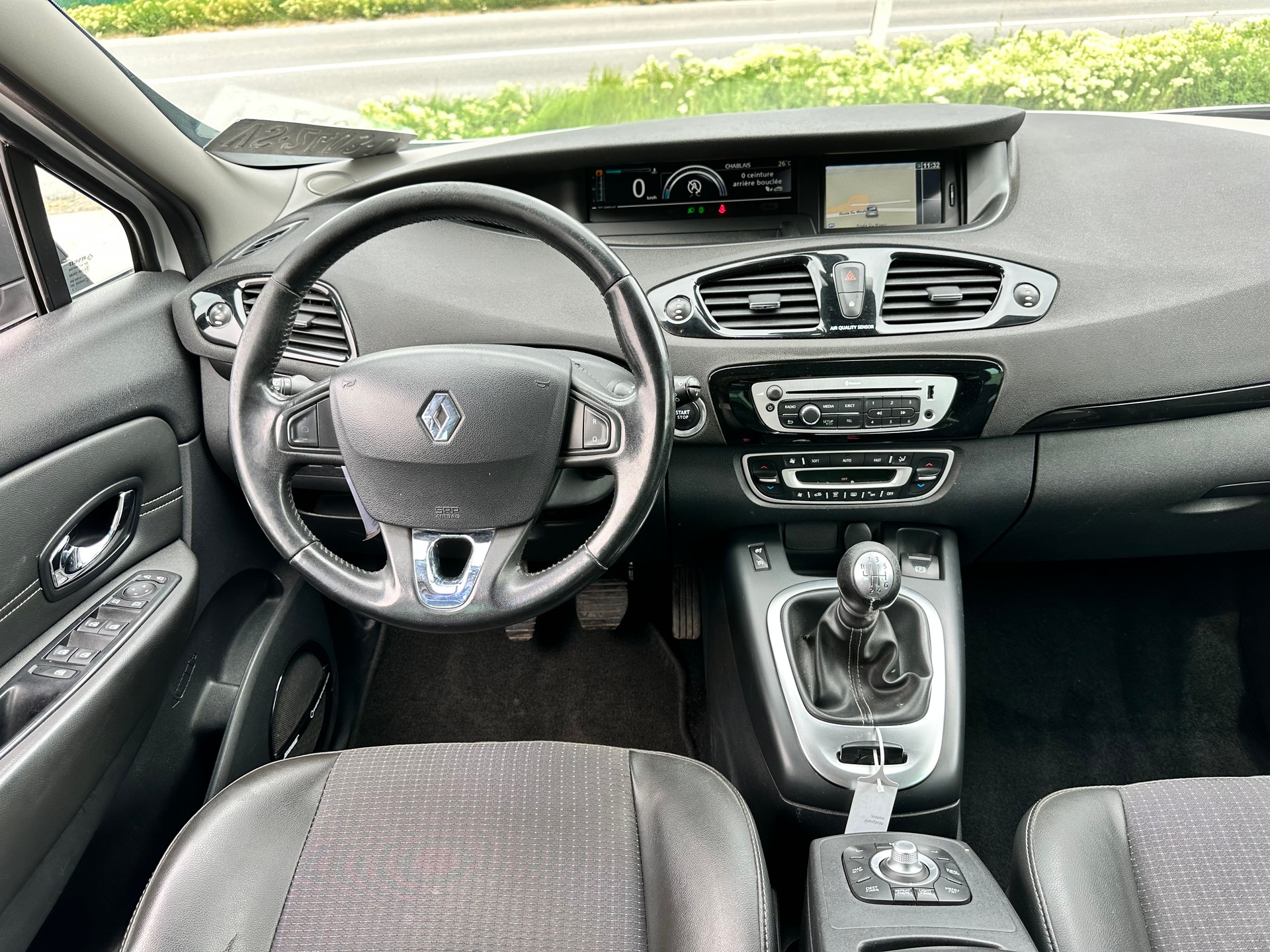 RENAULT Scénic 1.2 16V Turbo Bose Edition-image-12