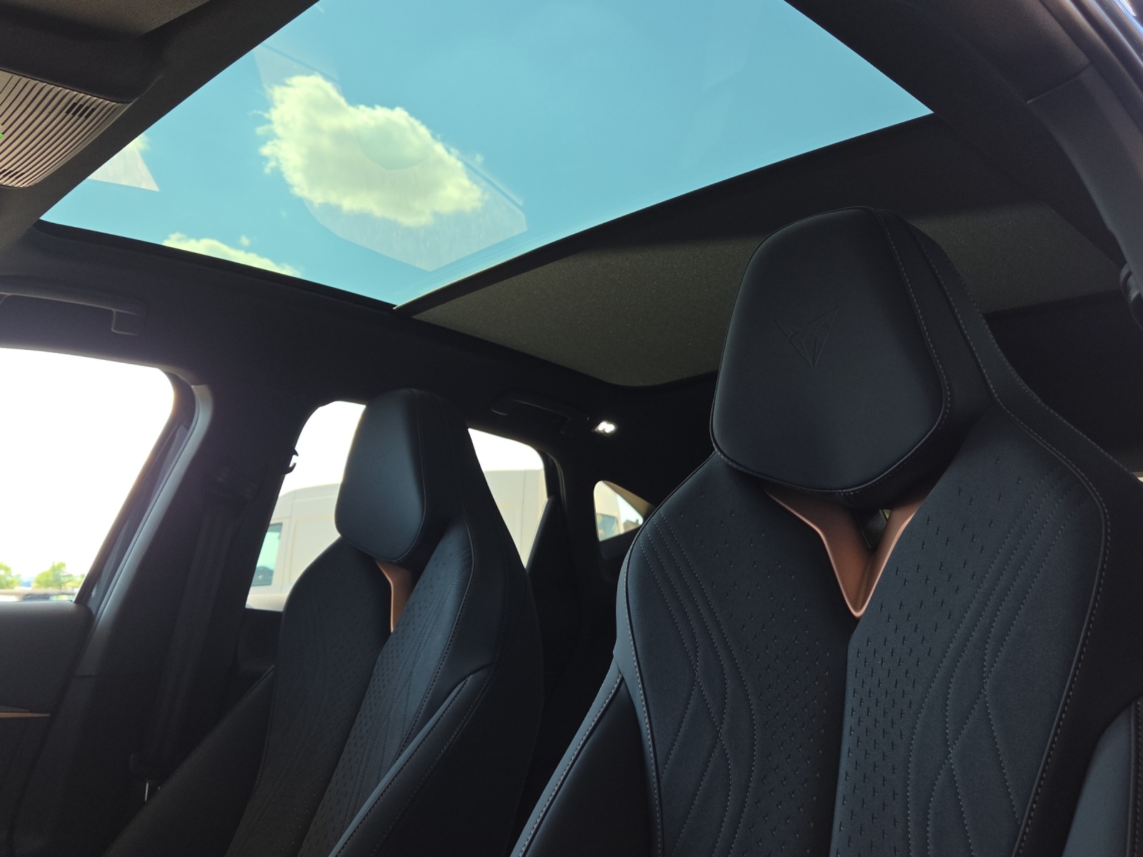 CUPRA Tavascan Type 9 77 kWh VZ Adrenaline-image-10