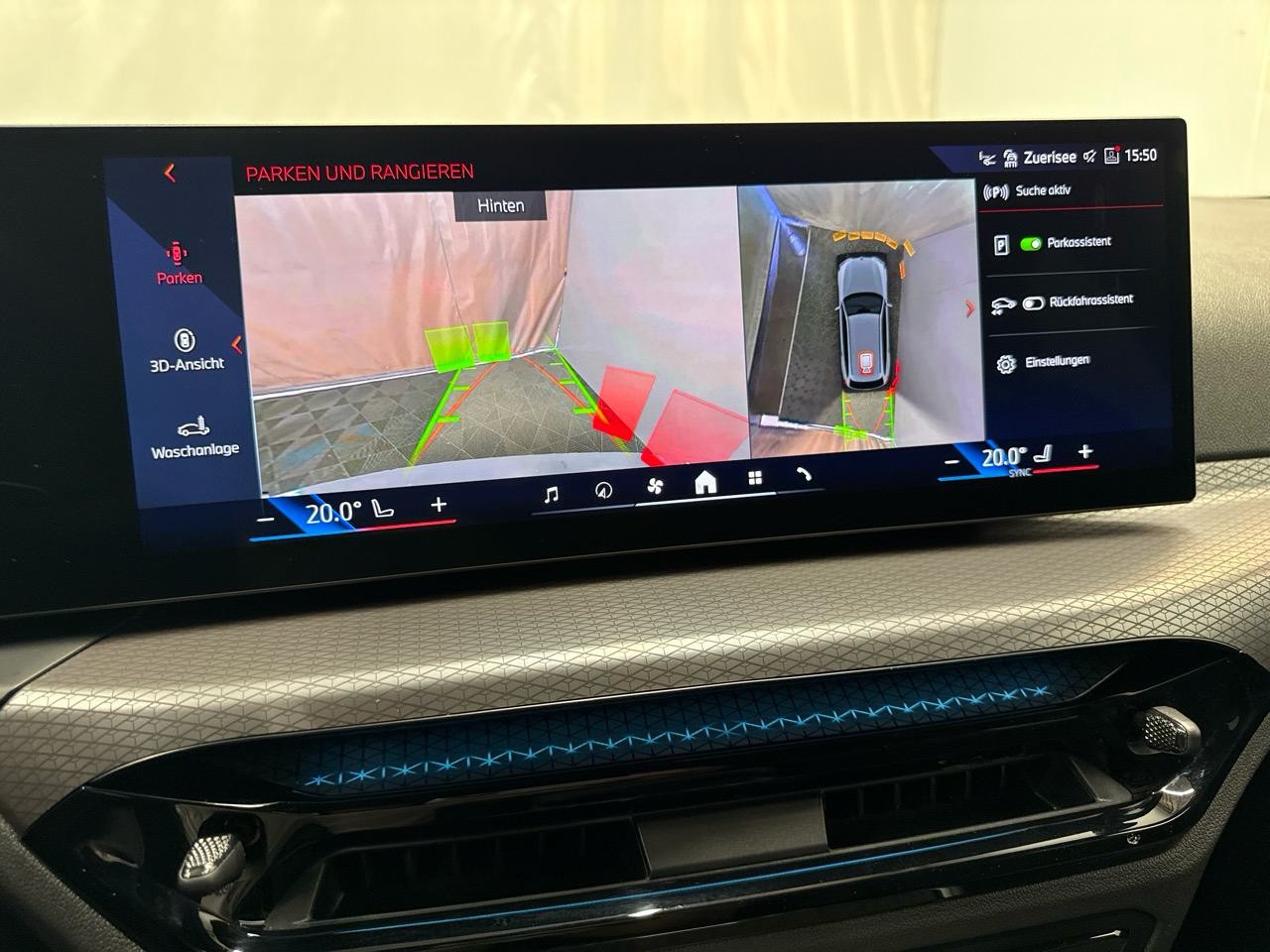 BMW 330e x DriveTouring Steptronic M Sport-image-9