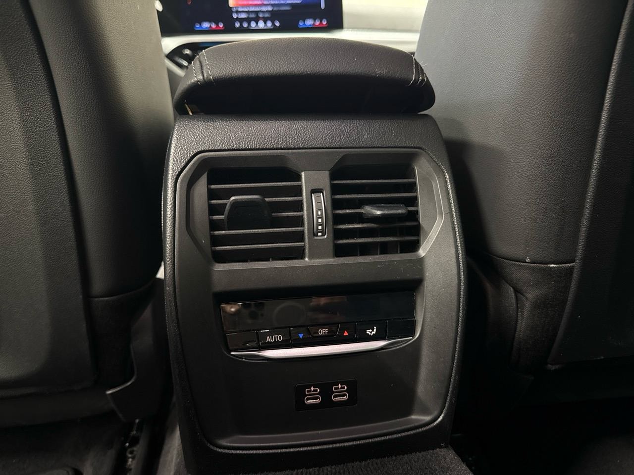 BMW 330e x DriveTouring Steptronic M Sport-image-11