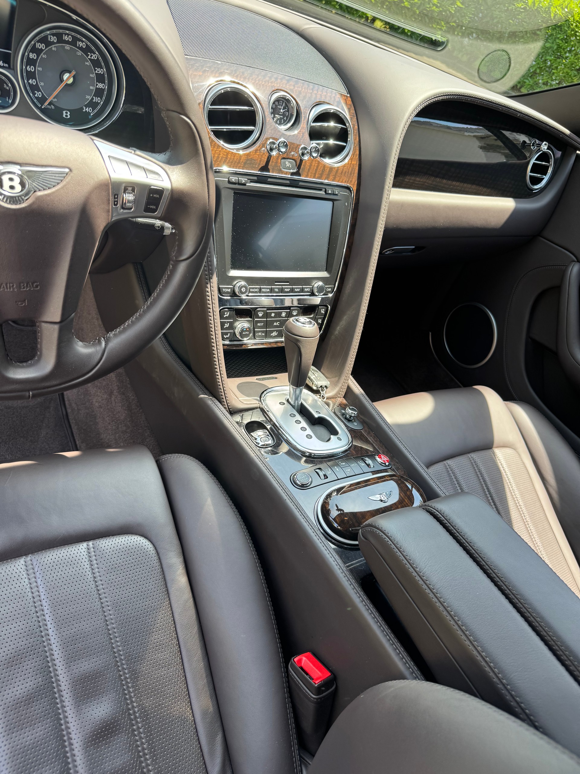 BENTLEY GT V8-image-10