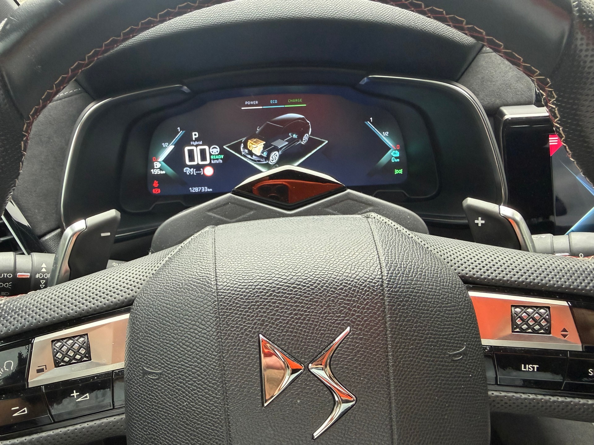 DS AUTOMOBILES DS 7 Crossback E-Tense 300 Performance Line-image-8