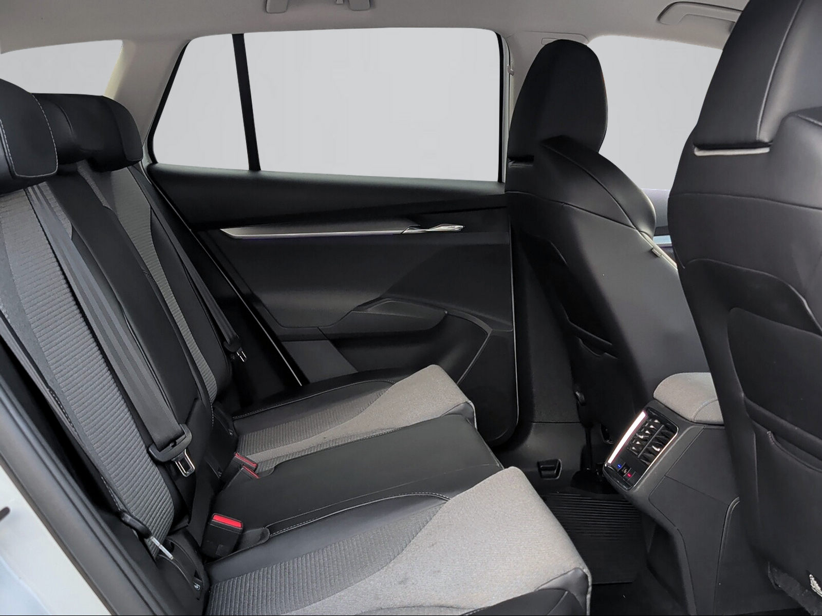 SKODA Enyaq iV 80x-image-9