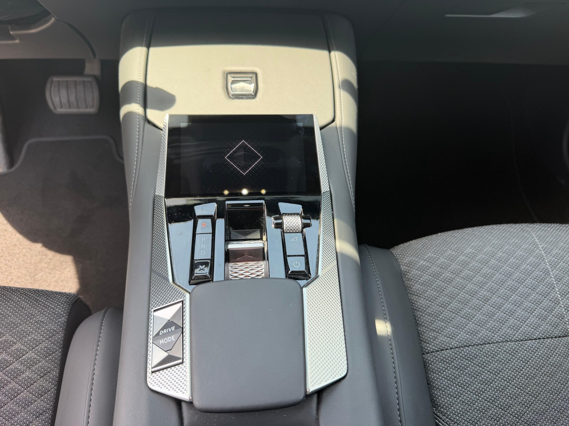 DS AUTOMOBILES 4 1.2 Hybrid Ligne Noire-image-5
