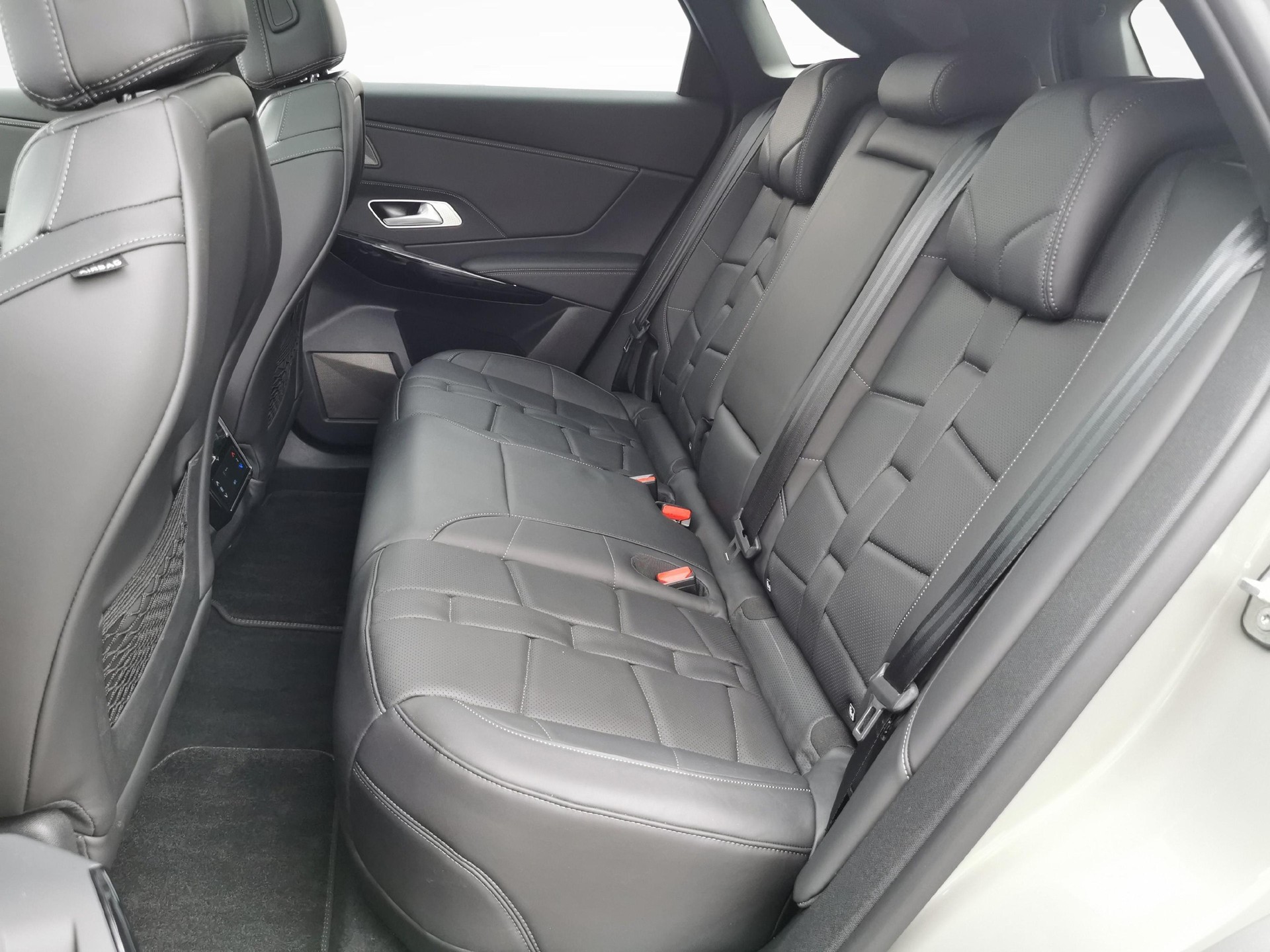 DS AUTOMOBILES 7 1.6 E-Tense Performance 4x4-image-5