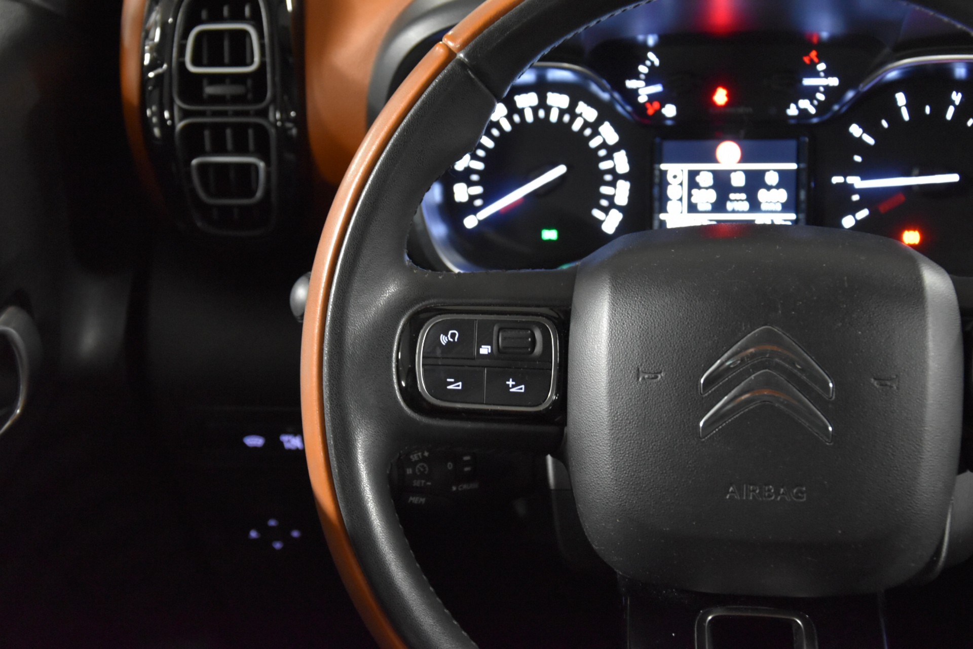 CITROEN C3 Aircross 1.2i PureTech Feel-image-14