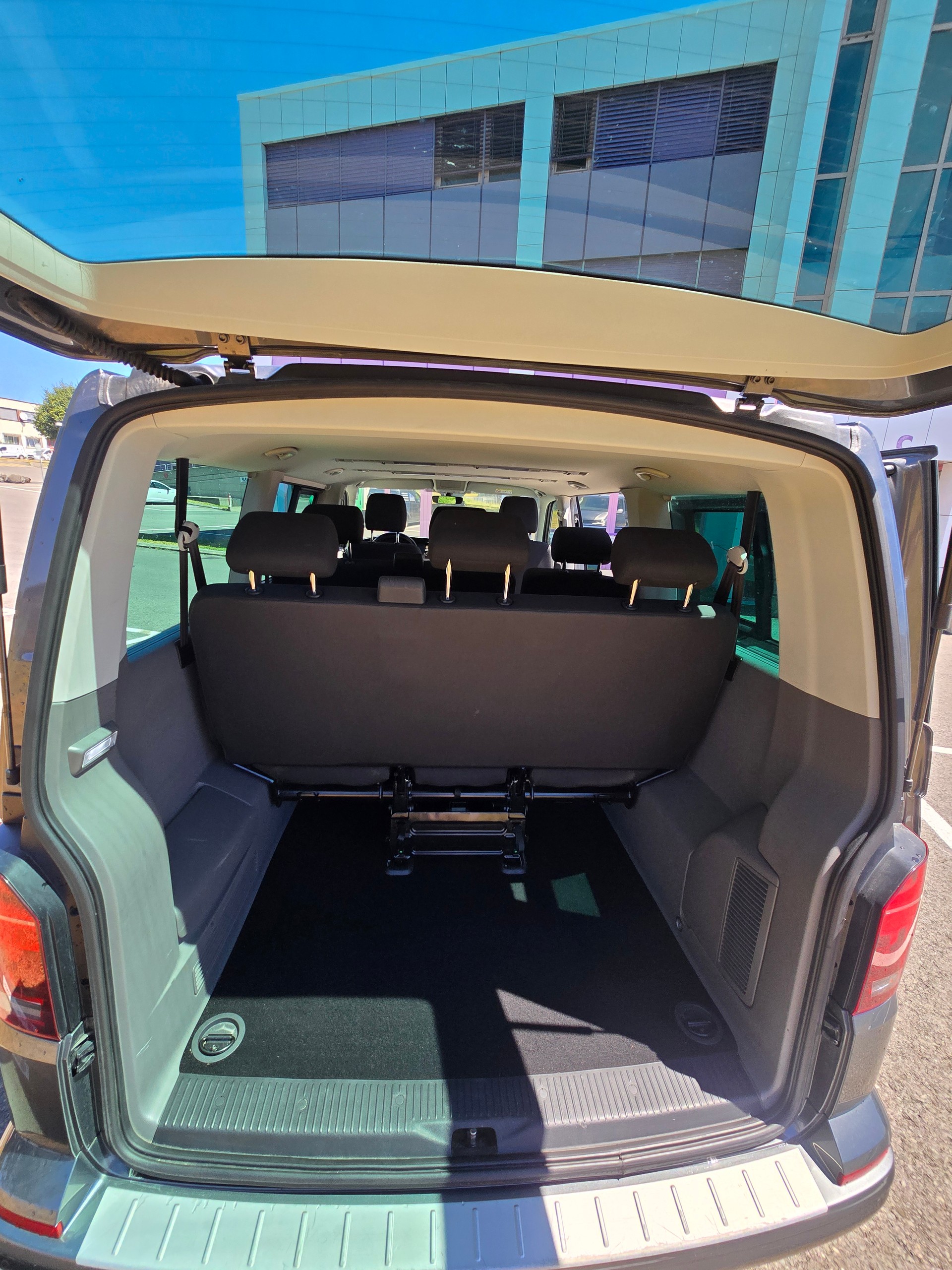 VW T6.1 2.0 Bi-TDI 4Motion DSG-image-9