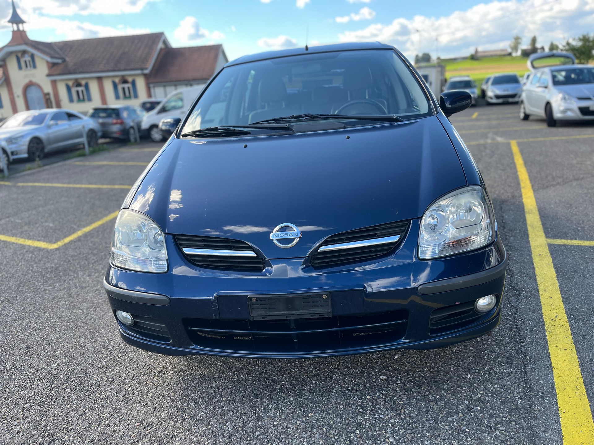 NISSAN Nissan Almera Tino Automat Benzin Jg.2004 mit Klimaanlage-image-0