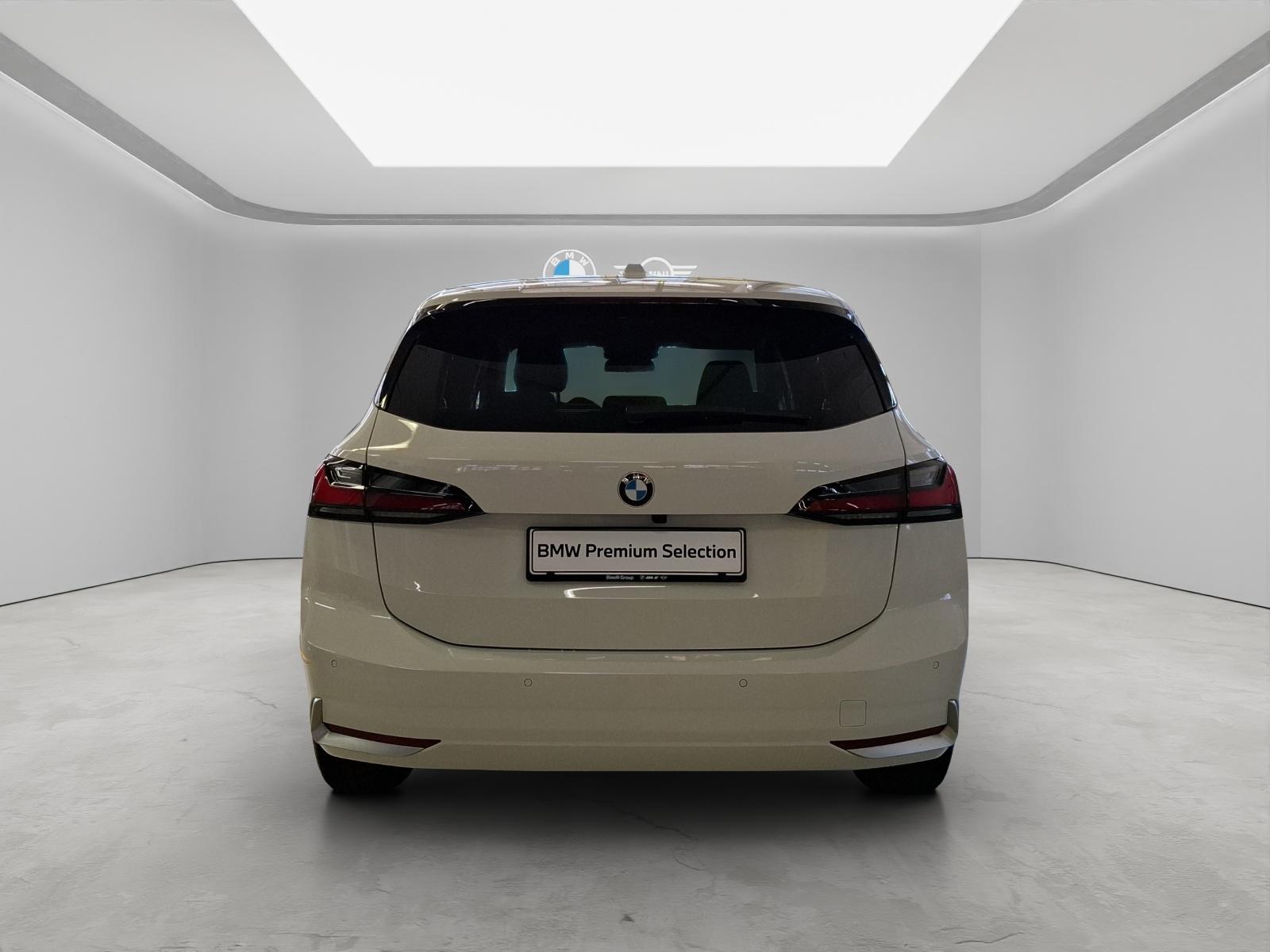 BMW 218i Active Tourer-image-14